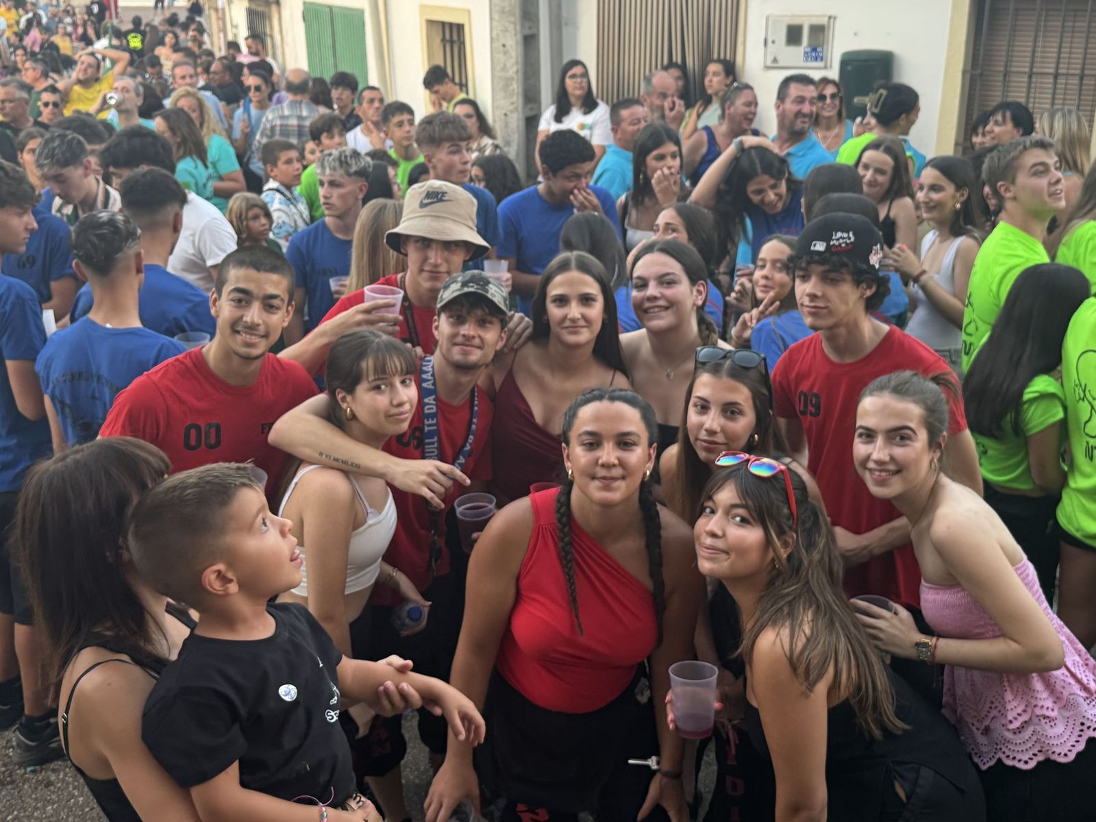 Doñinos de Salamanca. Pregón a cargo de la Asociación Noonan con Celia Vega Cepriá. Acto amenizado con sangría y la charanga El bombazo.