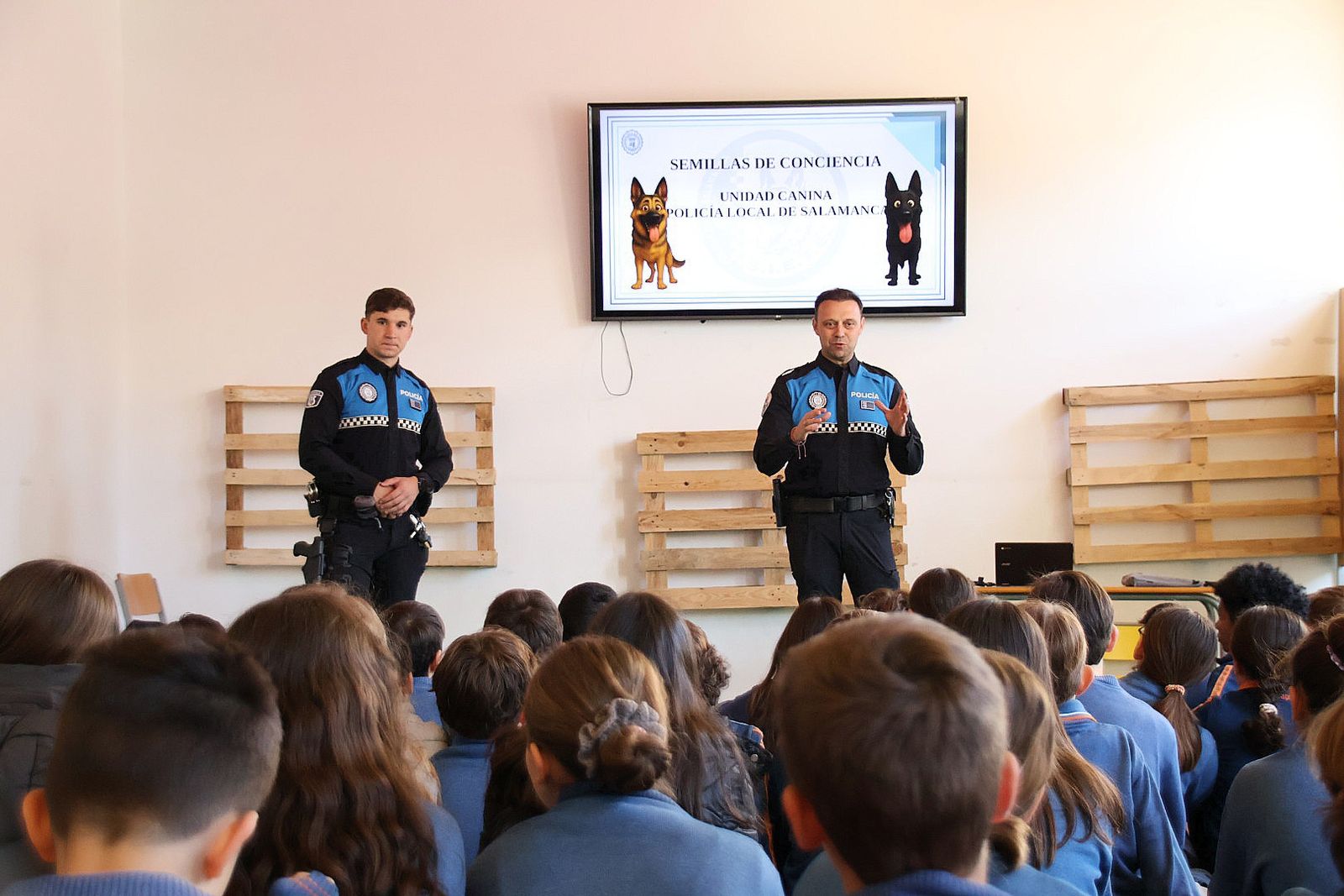 Reportaje perros Policía Local "semillas de conciencia"