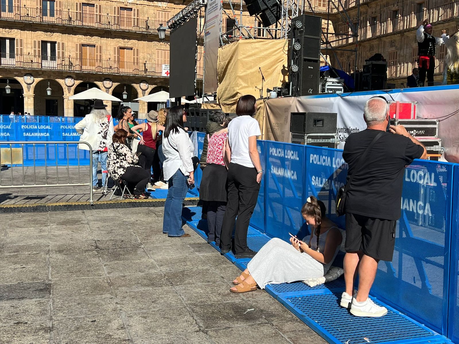 Fans de Europe esperando en la Plaza Mayor