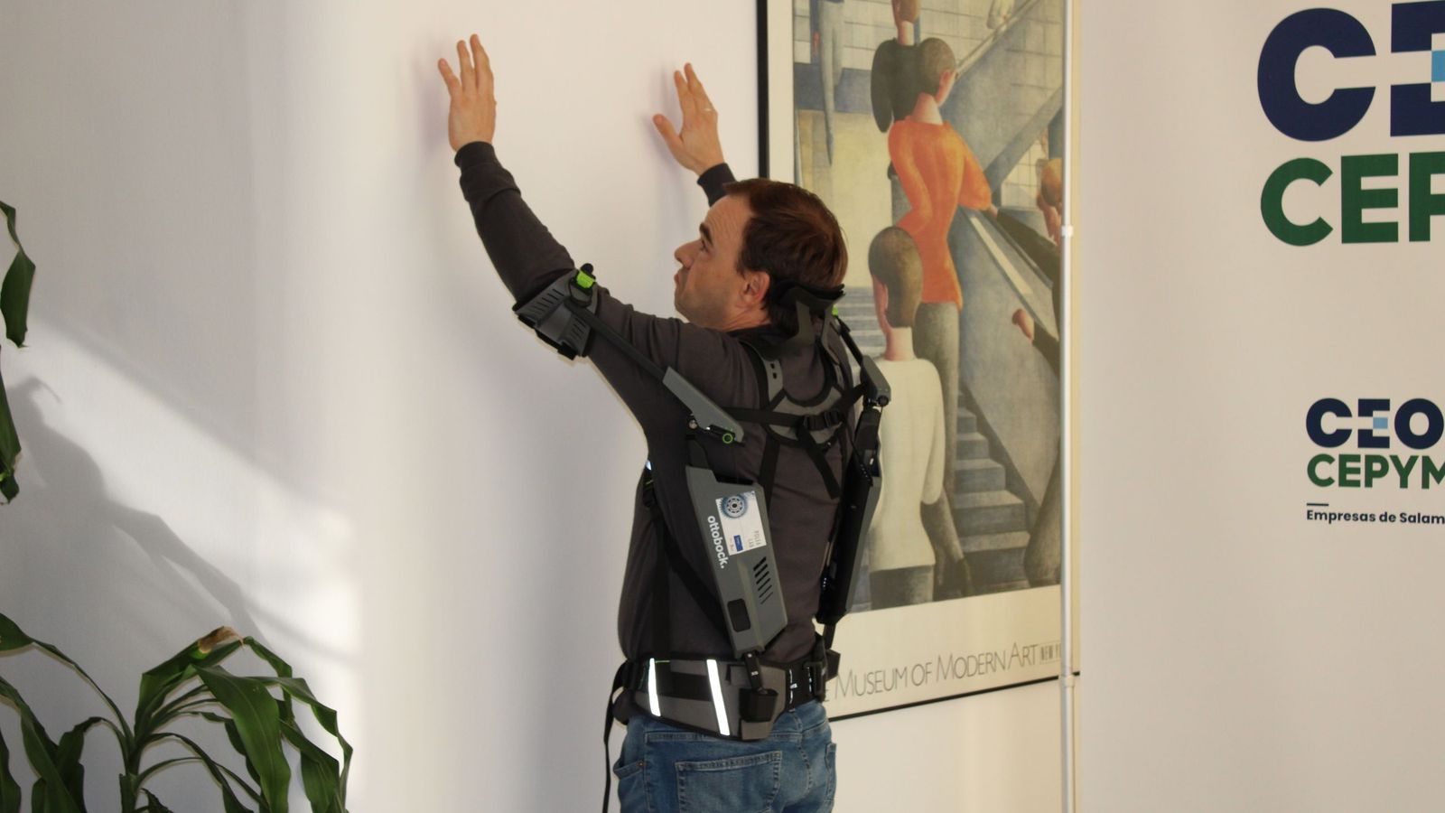 Demostración del funcionamiento de exoesqueletos industriales