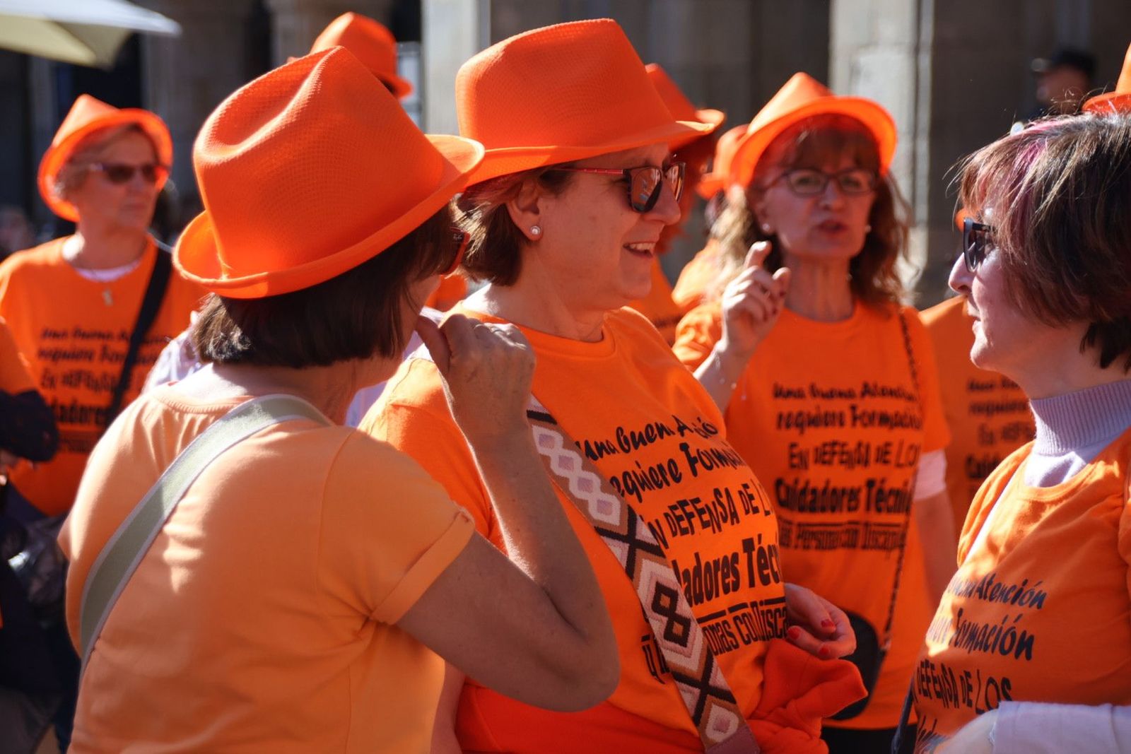Los Cuidadores Técnicos de Servicios Asistenciales se manifiestan en la Plaza Mayor