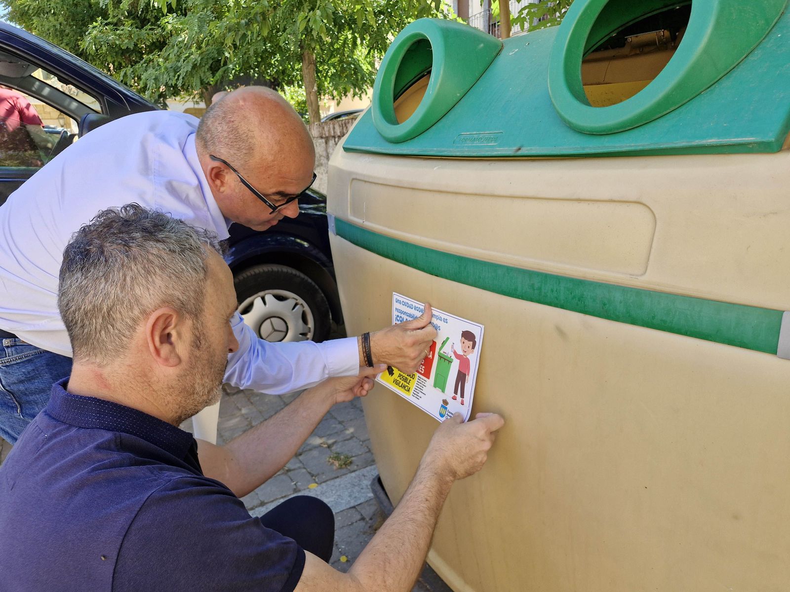 Campaña de concienciación por tirar basura fuera del contenedor en Ciudad Rodrigo