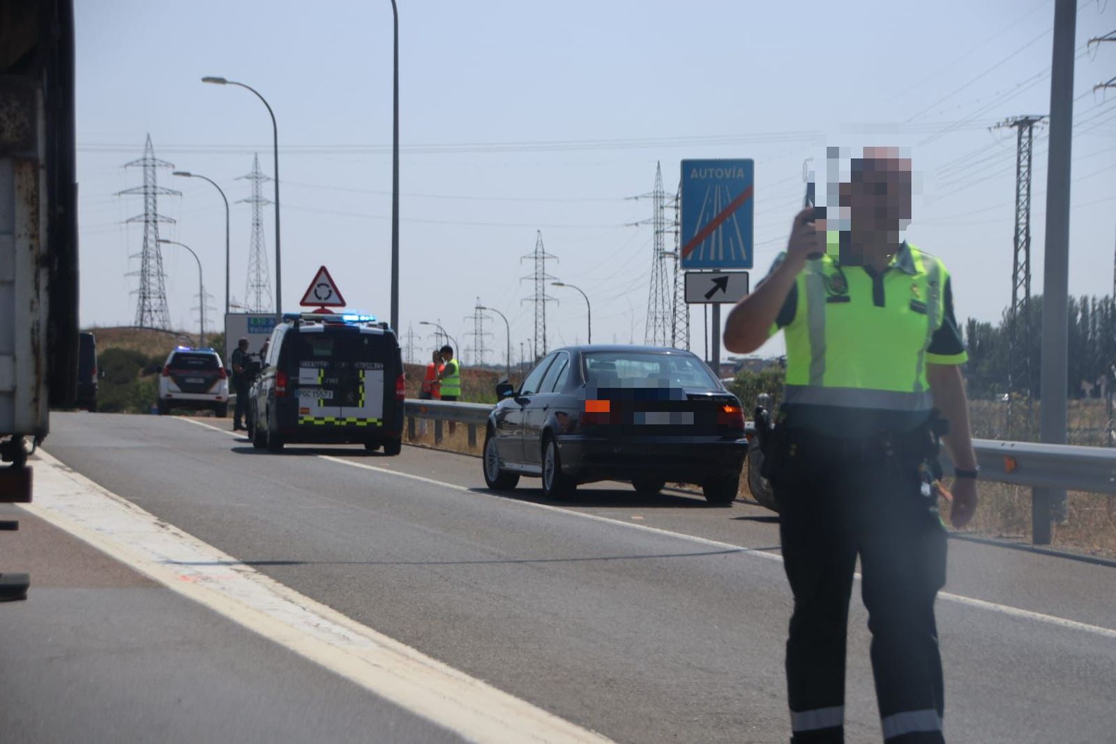 Accidente de tráfico entre un camión y un vehículo en la A-62 a la altura de Villares de la Reina