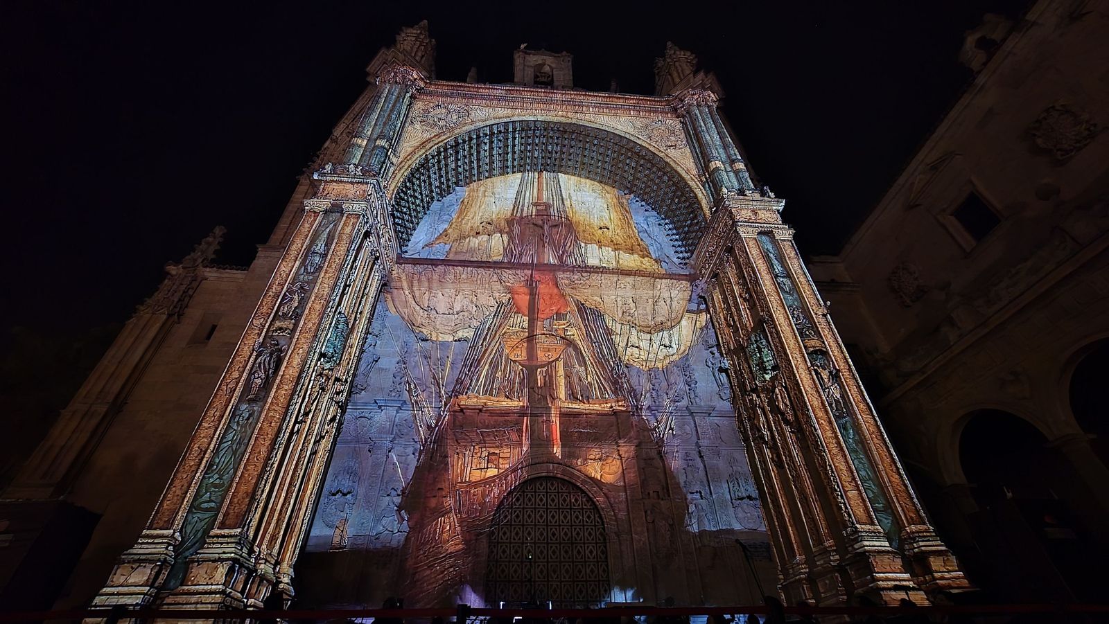 Videomapping en la fachada de la iglesia de San Esteban por la conmemoracion de el V Centenario de la Escuela de Salamanca