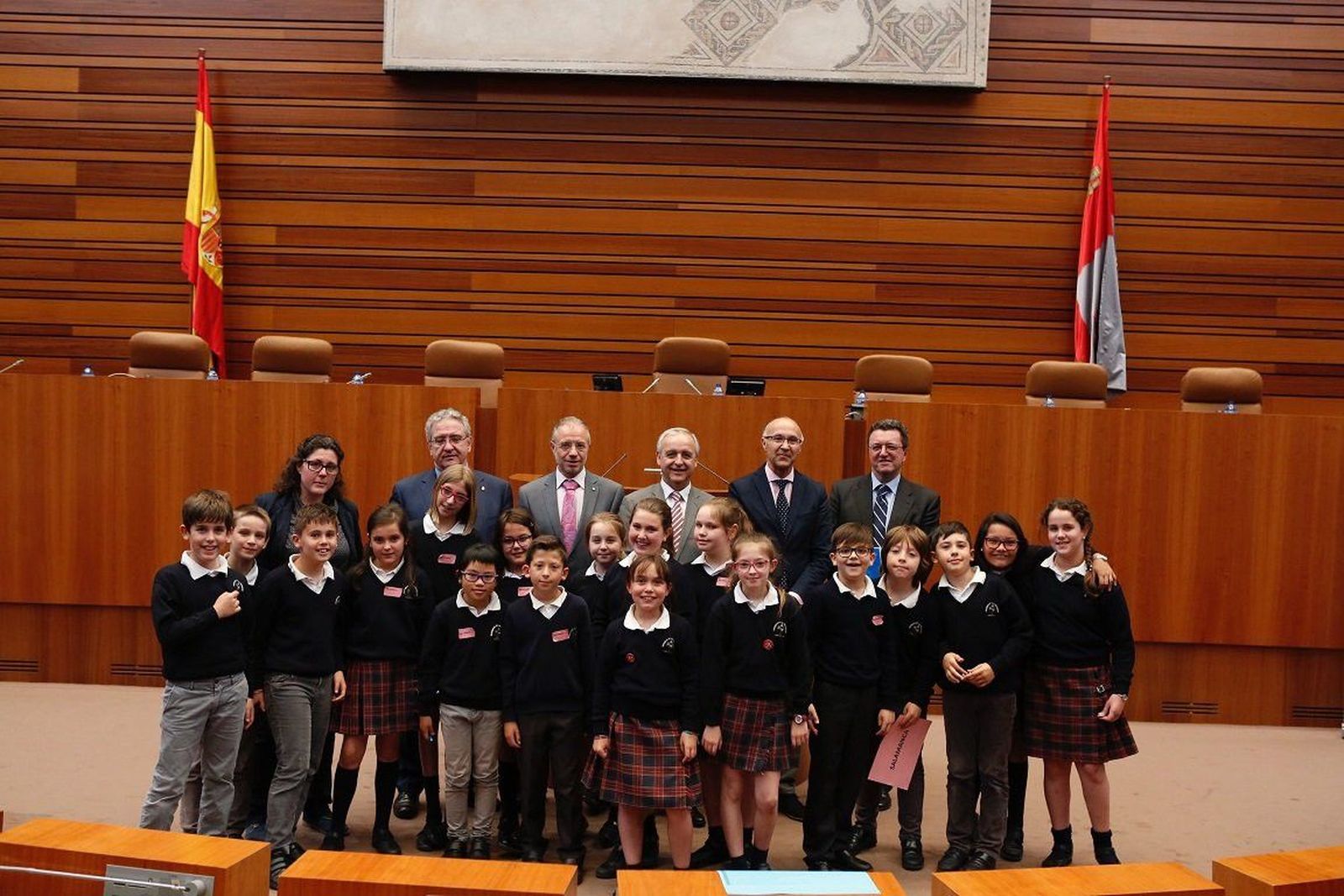 El colegio mirobrigense Misioneras de la Providencia-Santa Teresa representa a Salamanca en las Cortes regionales