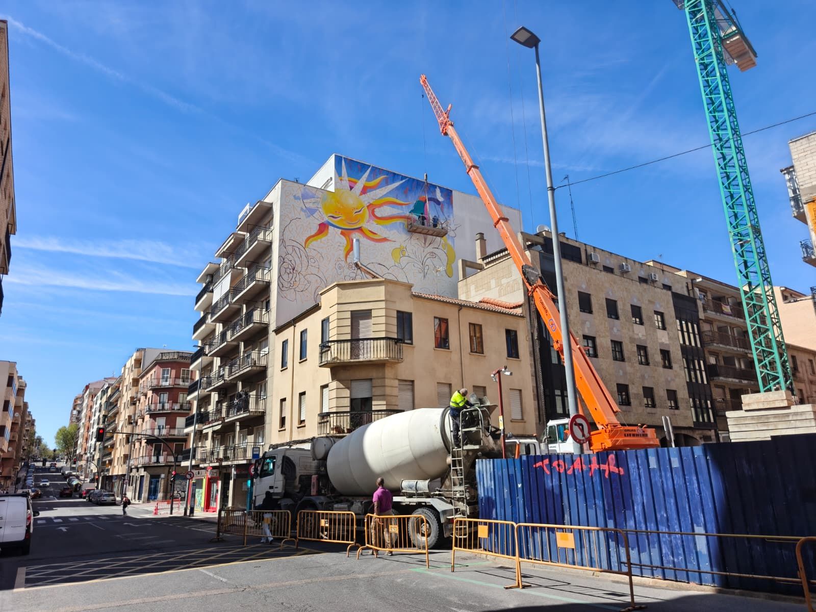 Mural del artista invitado a la Galería Urbana del Barrio del Oeste, Murfin