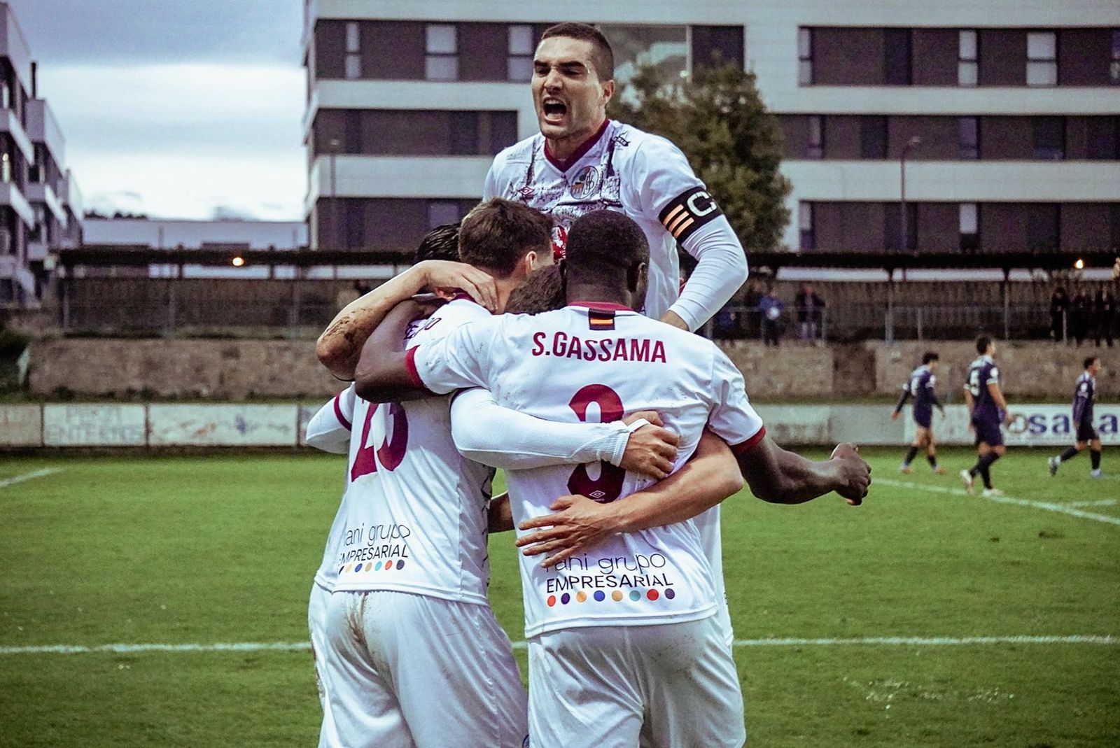 Los jugadores del Salamanca CF UDS celebran un gol ante el Marino