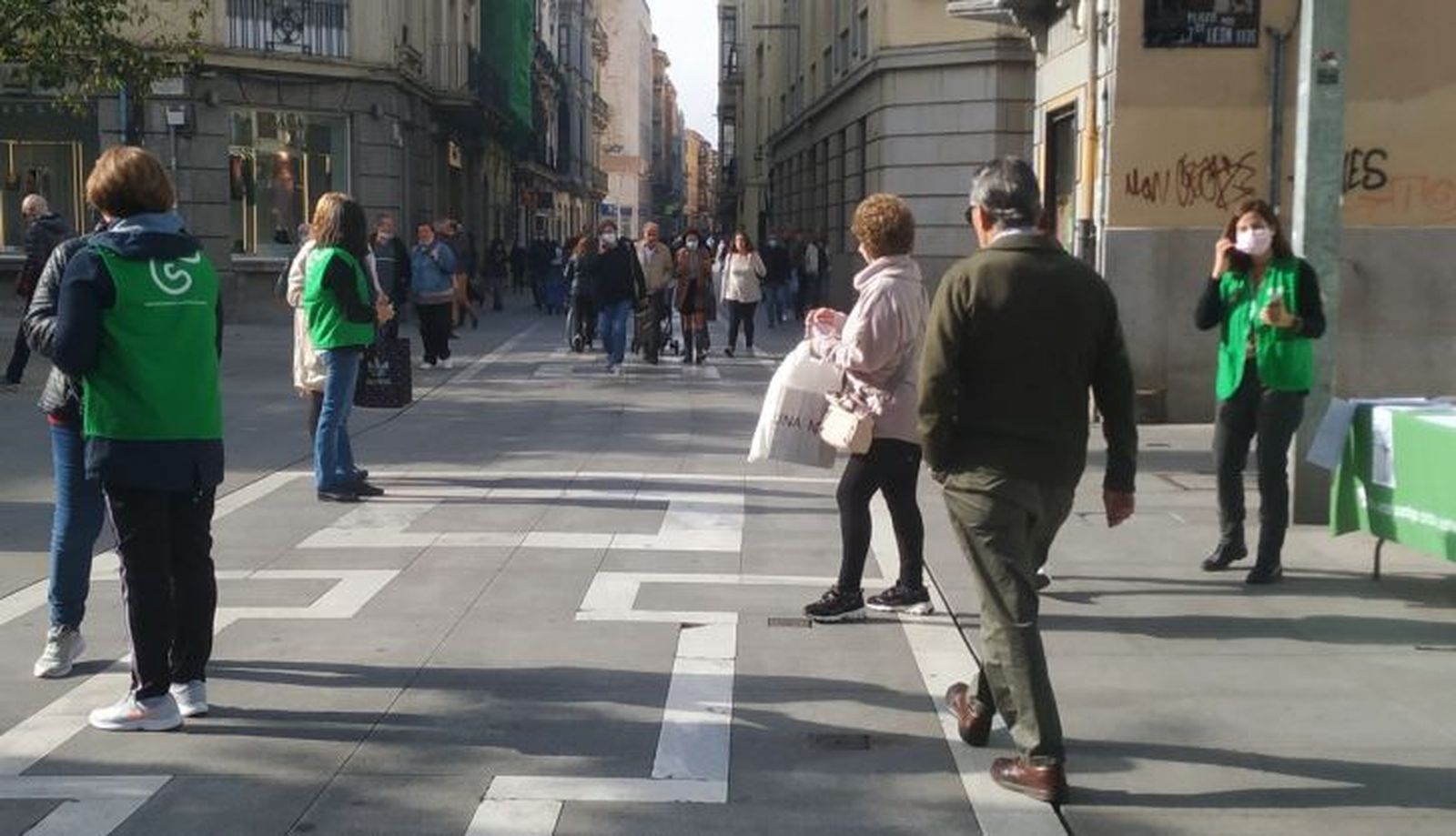 AECC Zamora repartiendo lazos en Santa Clara (5)