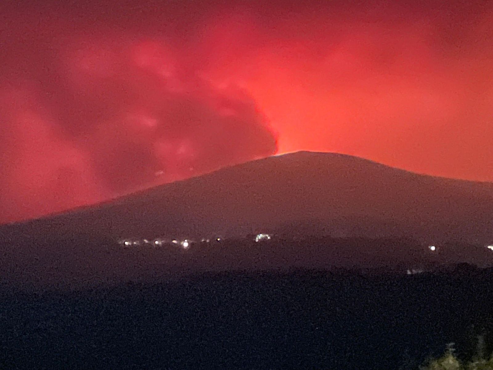 Incendio de Porto que amenaza la comarca de Sanabria desde Murias