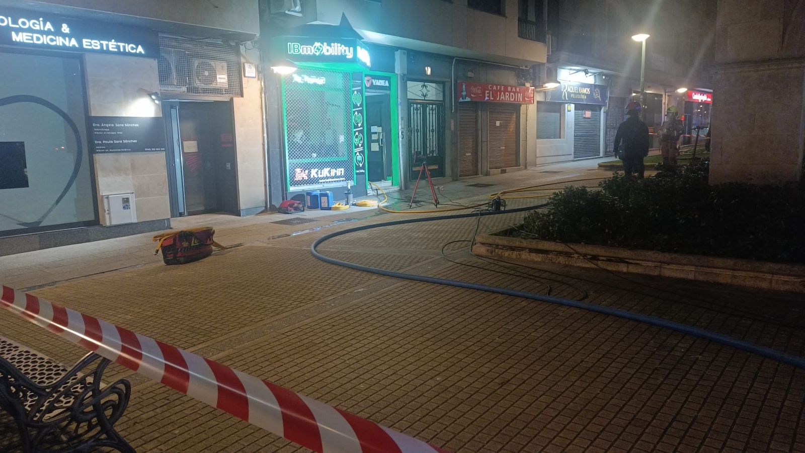 un-patinete-se-incendia-dentro-de-un-escaparate-en-el-paseo-de-carmelitas-3