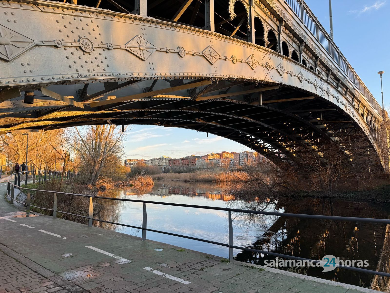 Puente Enrique Estevan, lugar en el que ha aparecido el cadáver de la mujer. Archivo. S24H.