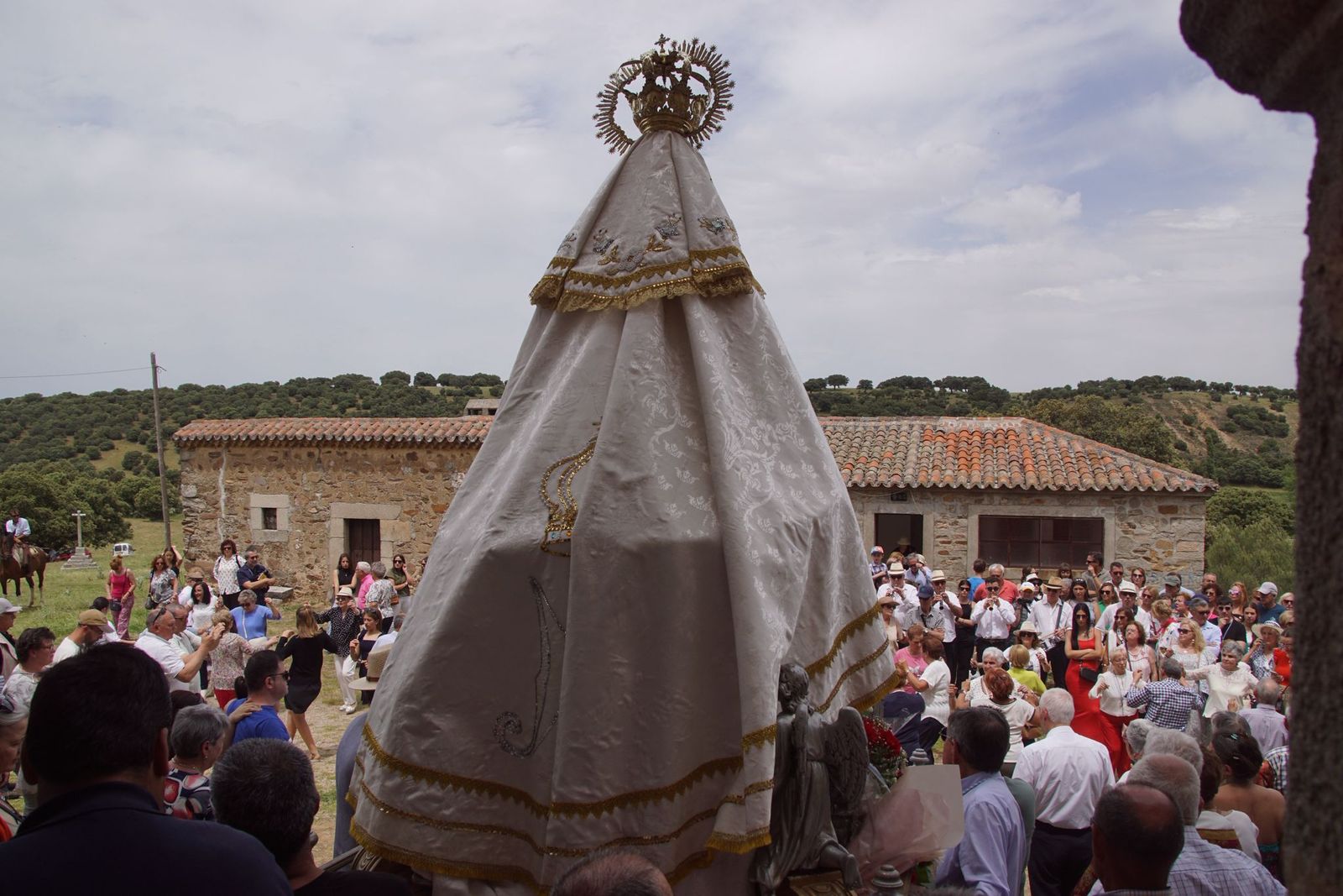 Valdejimena sale a los campos en su romería para honrar a su patrona