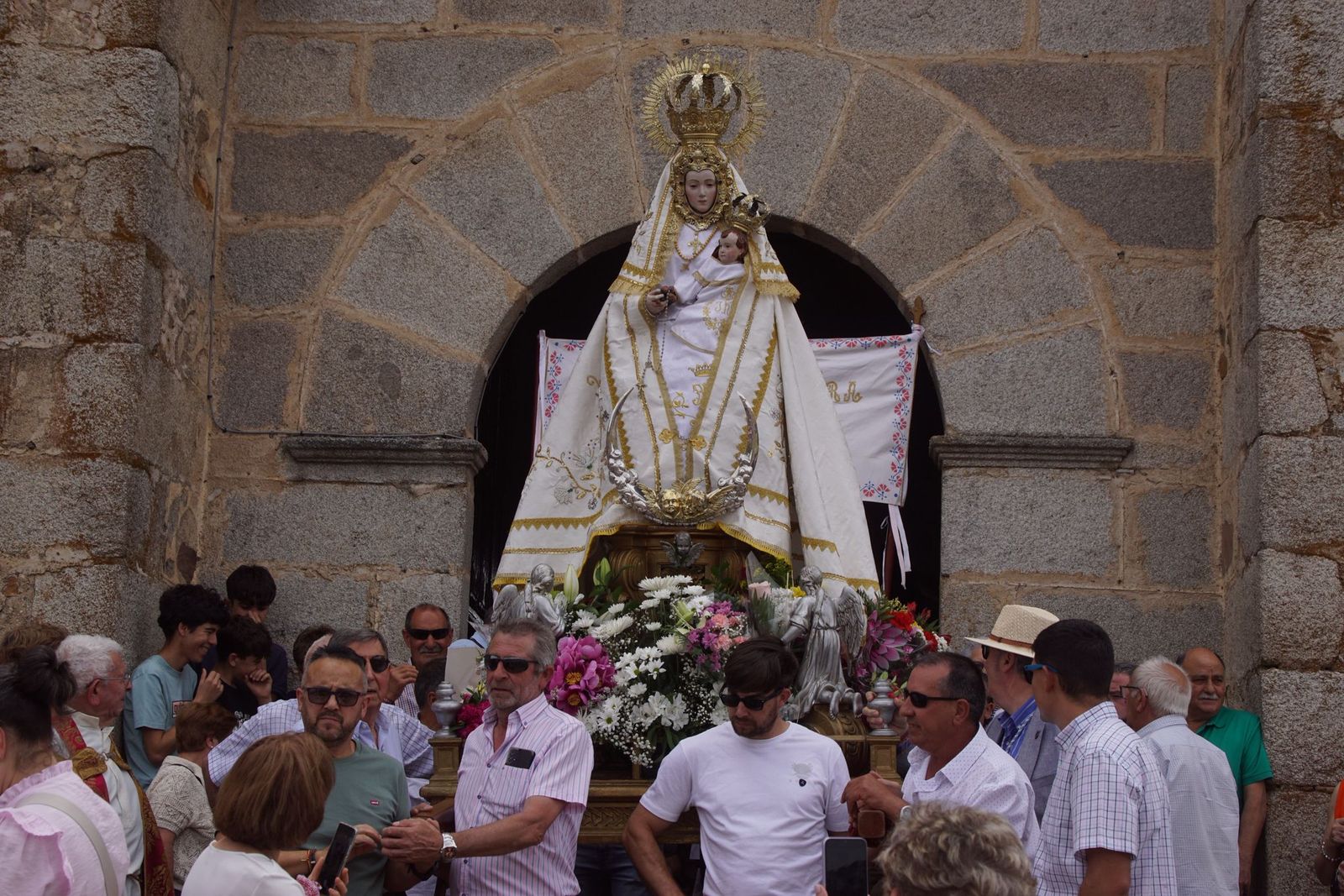 Valdejimena sale a los campos en su romería para honrar a su patrona