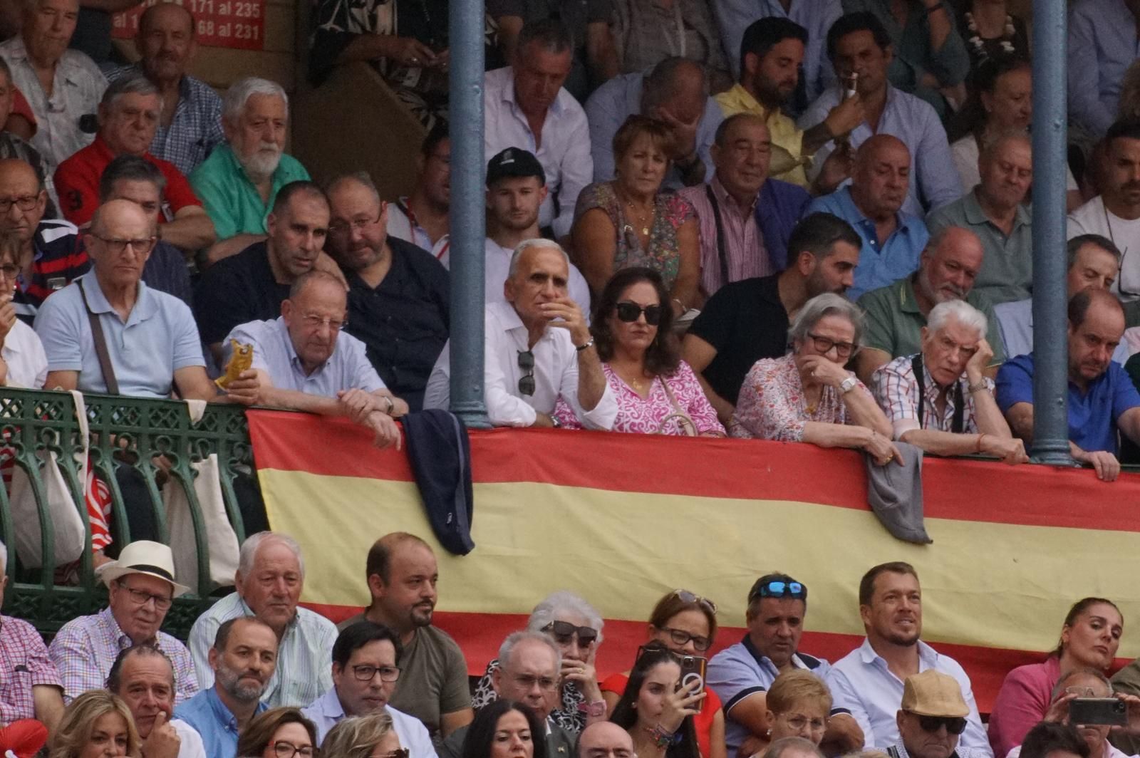 Gran ambiente en La Glorieta para la tarde de toros de Morante de la Puebla, Ismael Martín y Marco Pérez