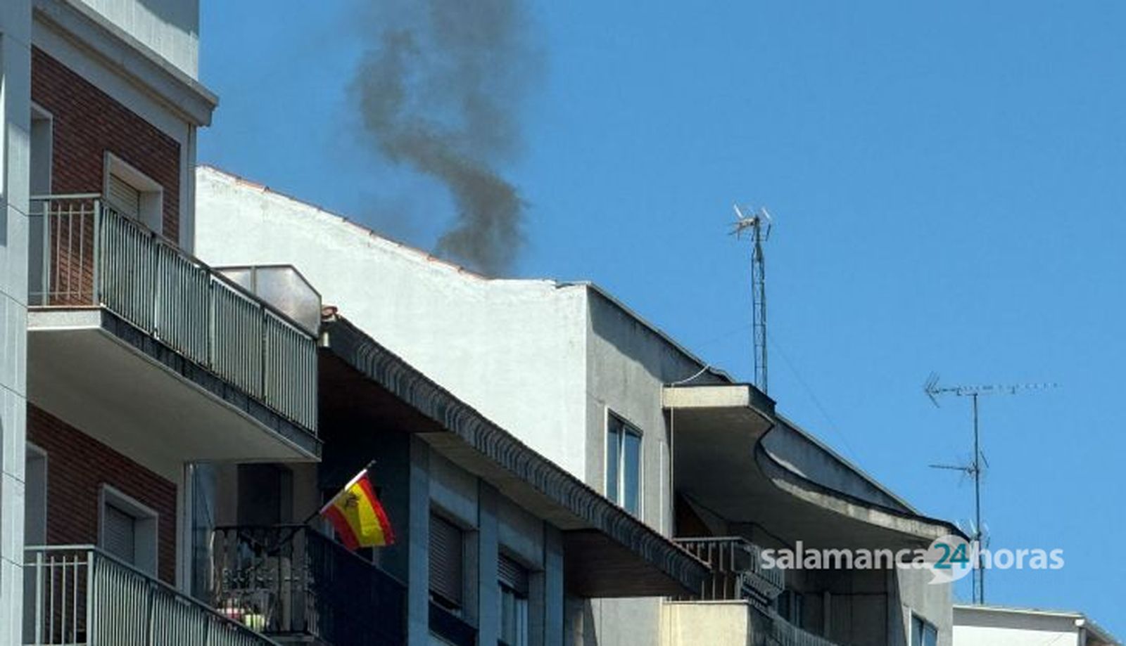 Incendio de una caldera en el paseo del Doctor Torres Villarroel 