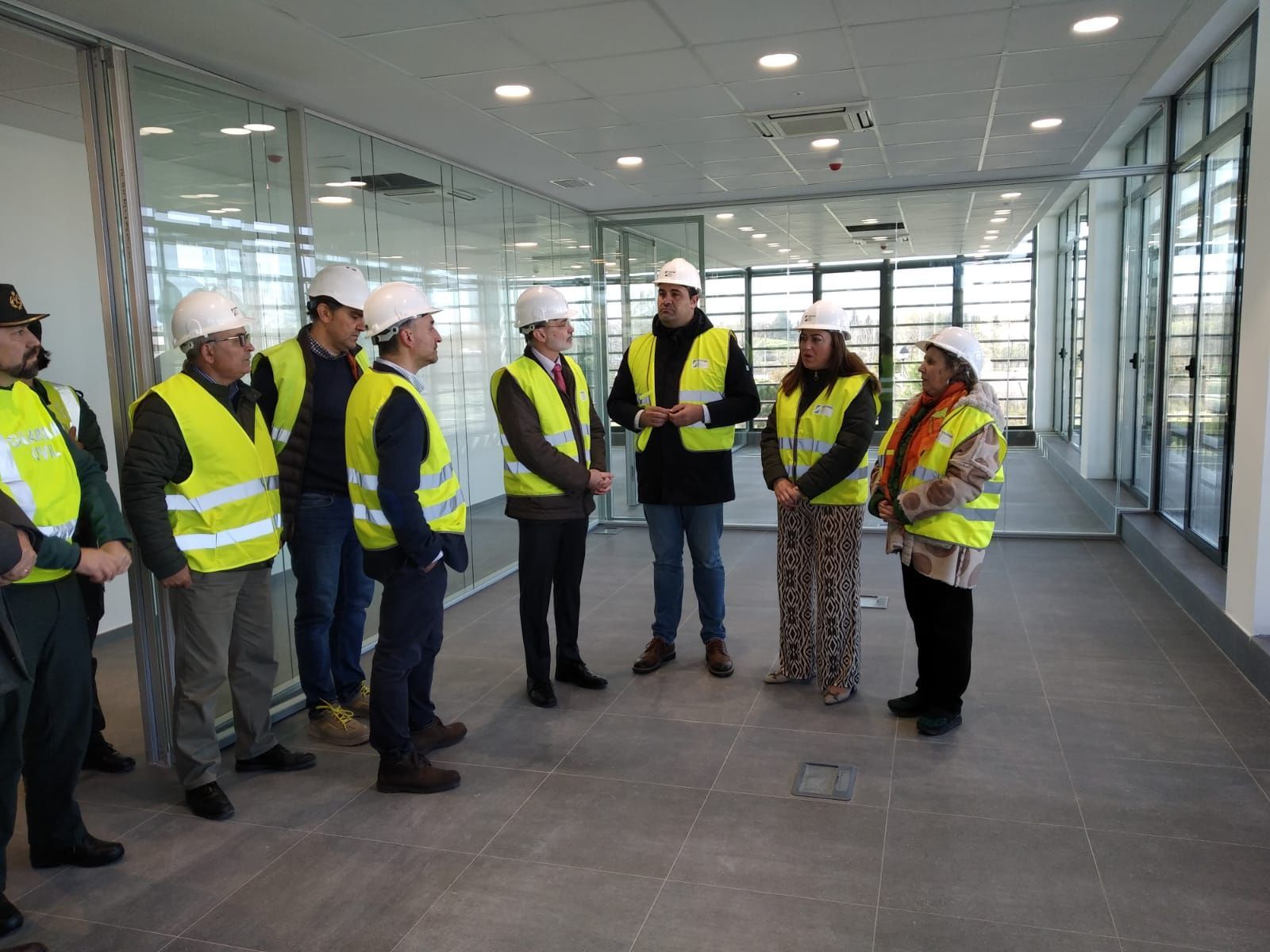 virginia-barcones-visita-las-obras-del-cuartel-de-la-guardia-civil-en-santa-marta-de-tormes-8