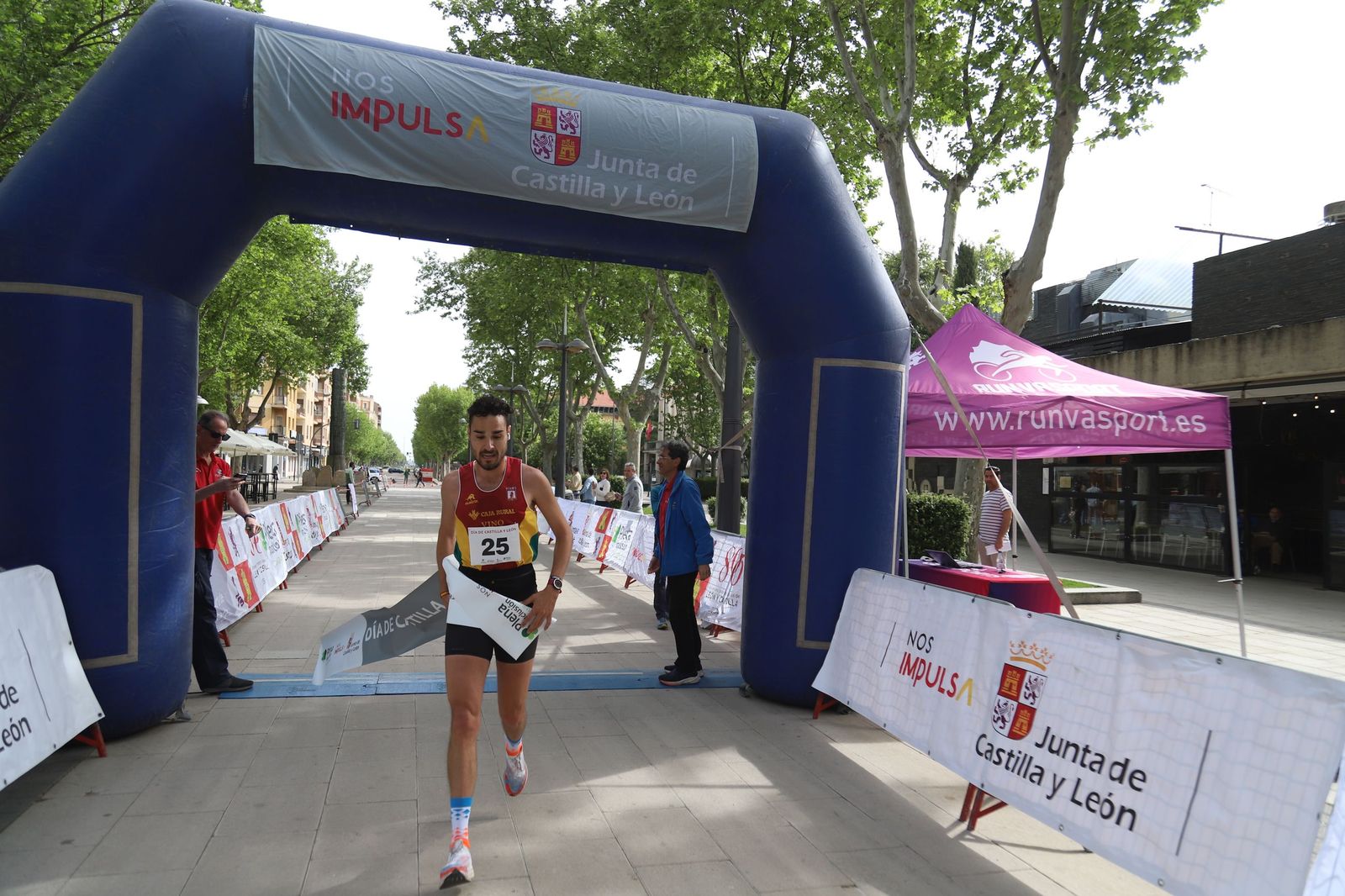 Carrera y marcha por el Día de Castilla y León en Zamora