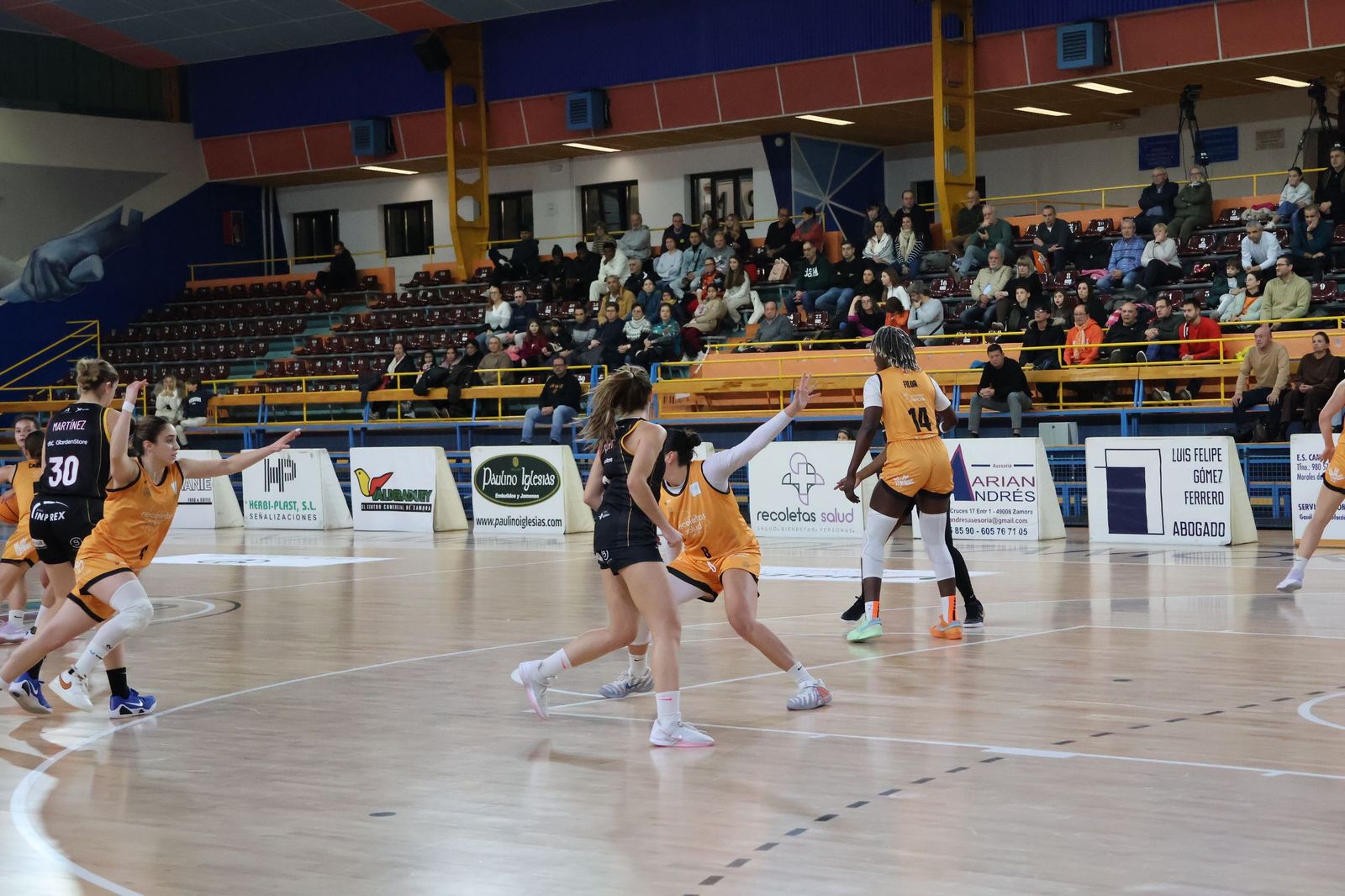 Partido entre CD Zamarat y Cajasol Baloncesto Sevilla