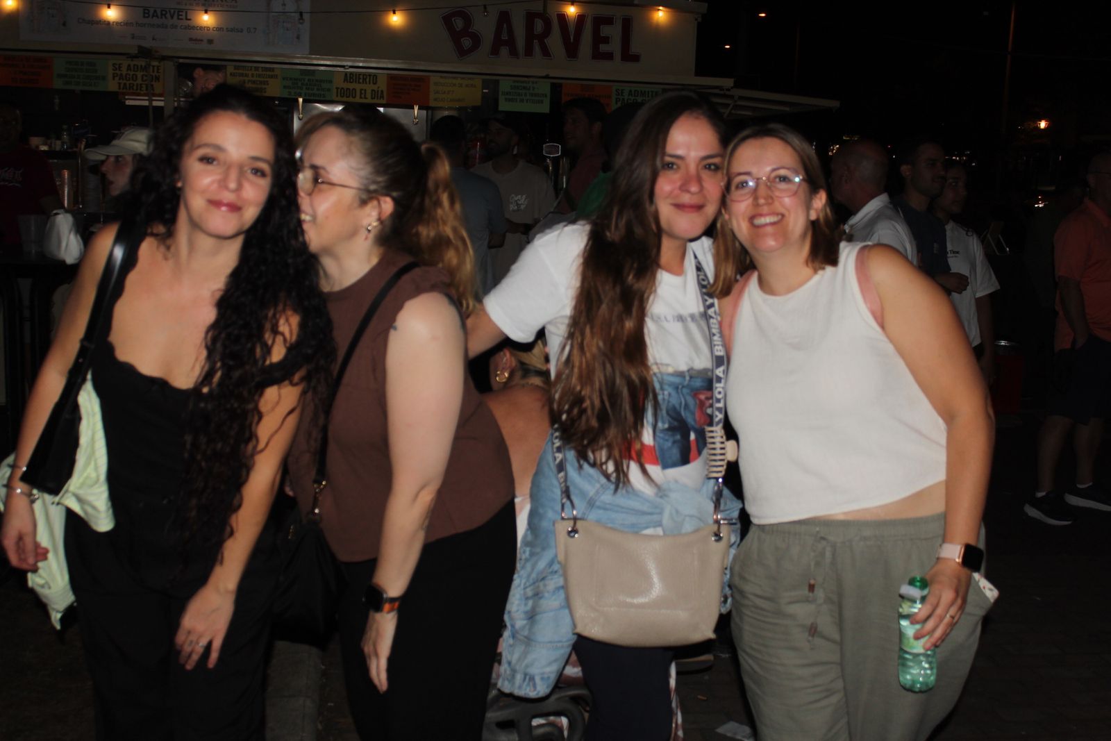 Ambiente en la Feria de Día en la tarde de este lunes
