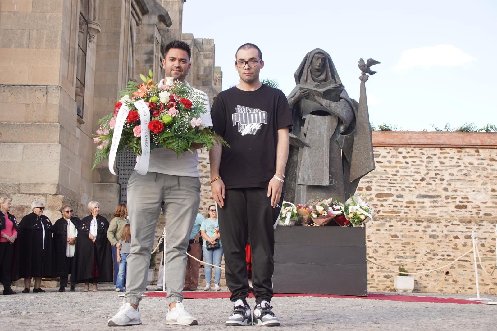Ofrenda Floral a Santa Teresa en Alba de Tormes (18).jpeg