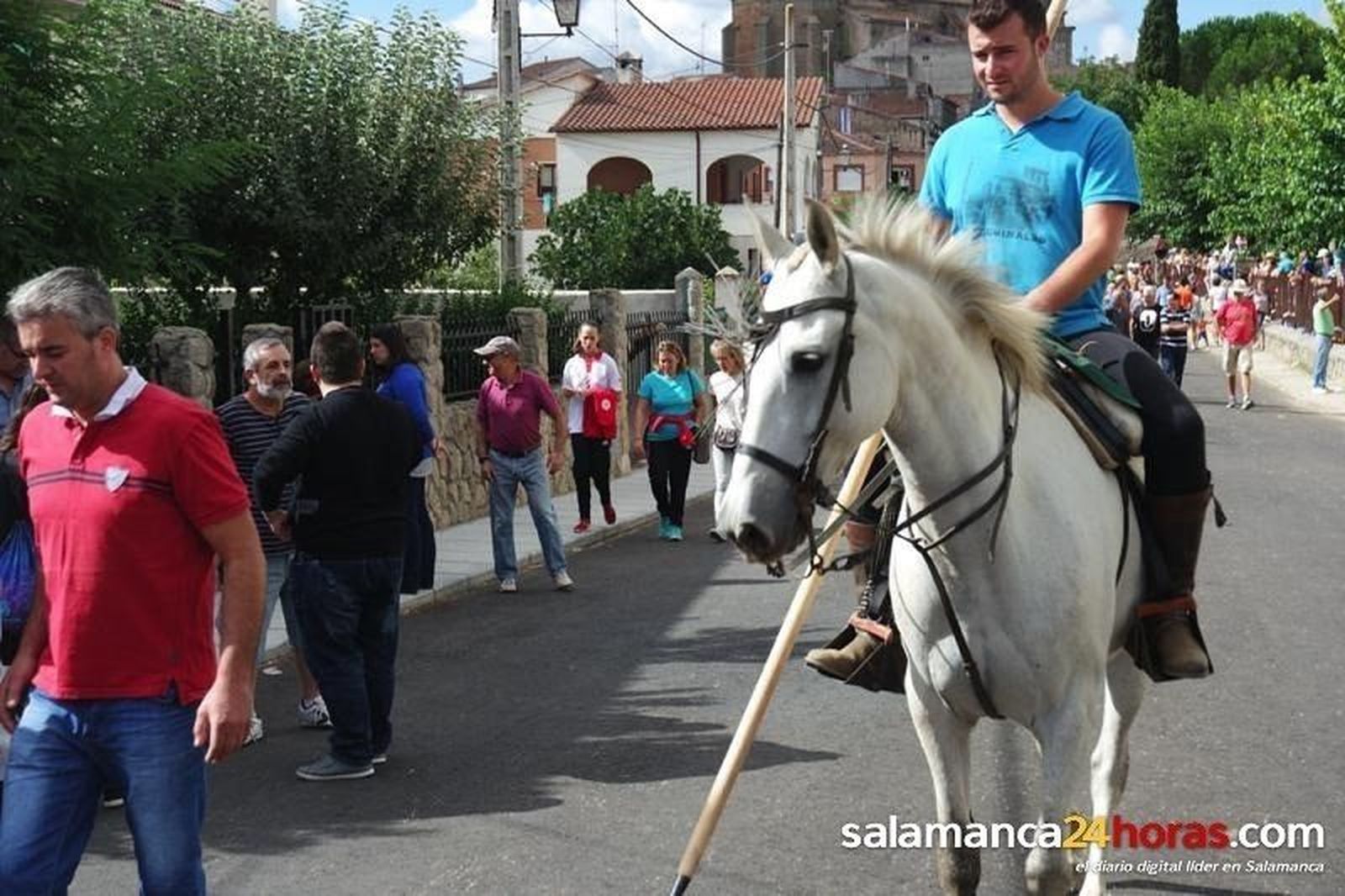 Fiestas en Fuenteguinaldo: encierro (domingo)