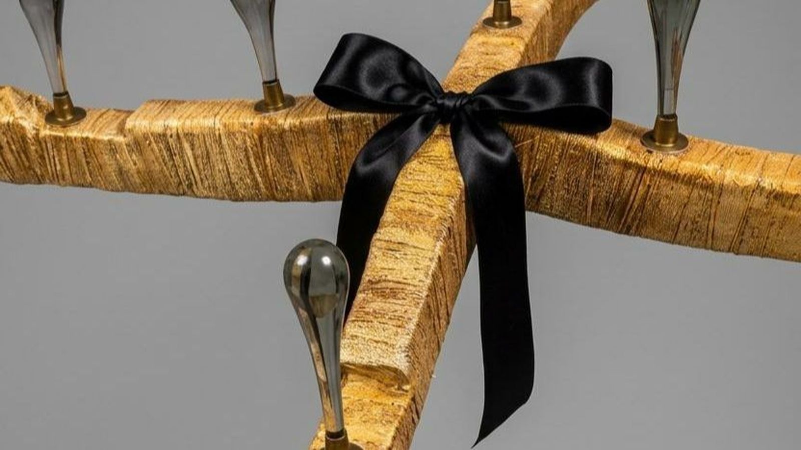 La Cruz de los Ausentes lucirá el crespón negro en recuerdo a José Luis Alonso Coomonte