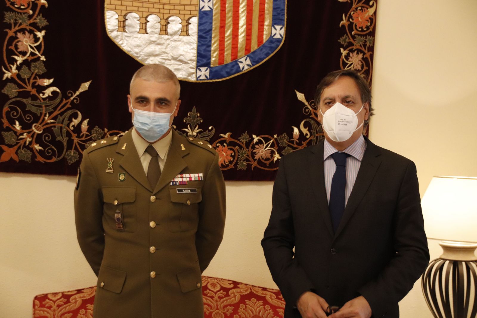 Ignacio García, coronel del REI, y Carlos García Carbayo, alcalde de Salamanca. Foto: SALAMANCA24HORAS