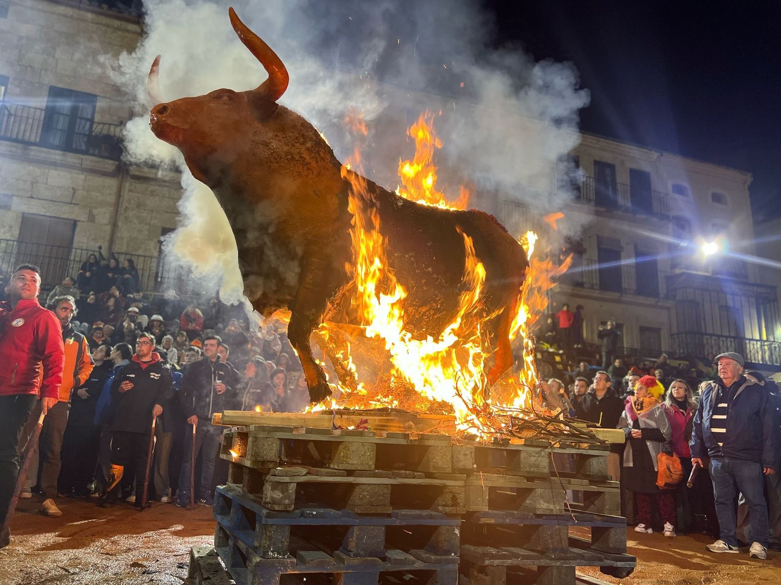 quema-del-toro-de-cenizos-carnaval-del-toro-ciudad-rodrigo-2025-3