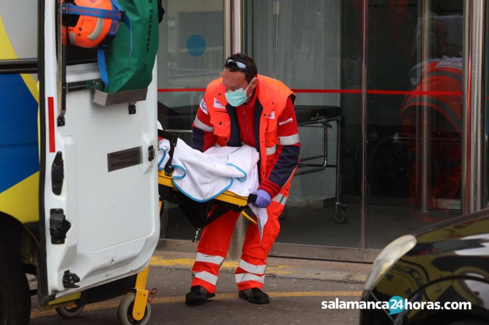 Ambulancia mascarilla coronavirus