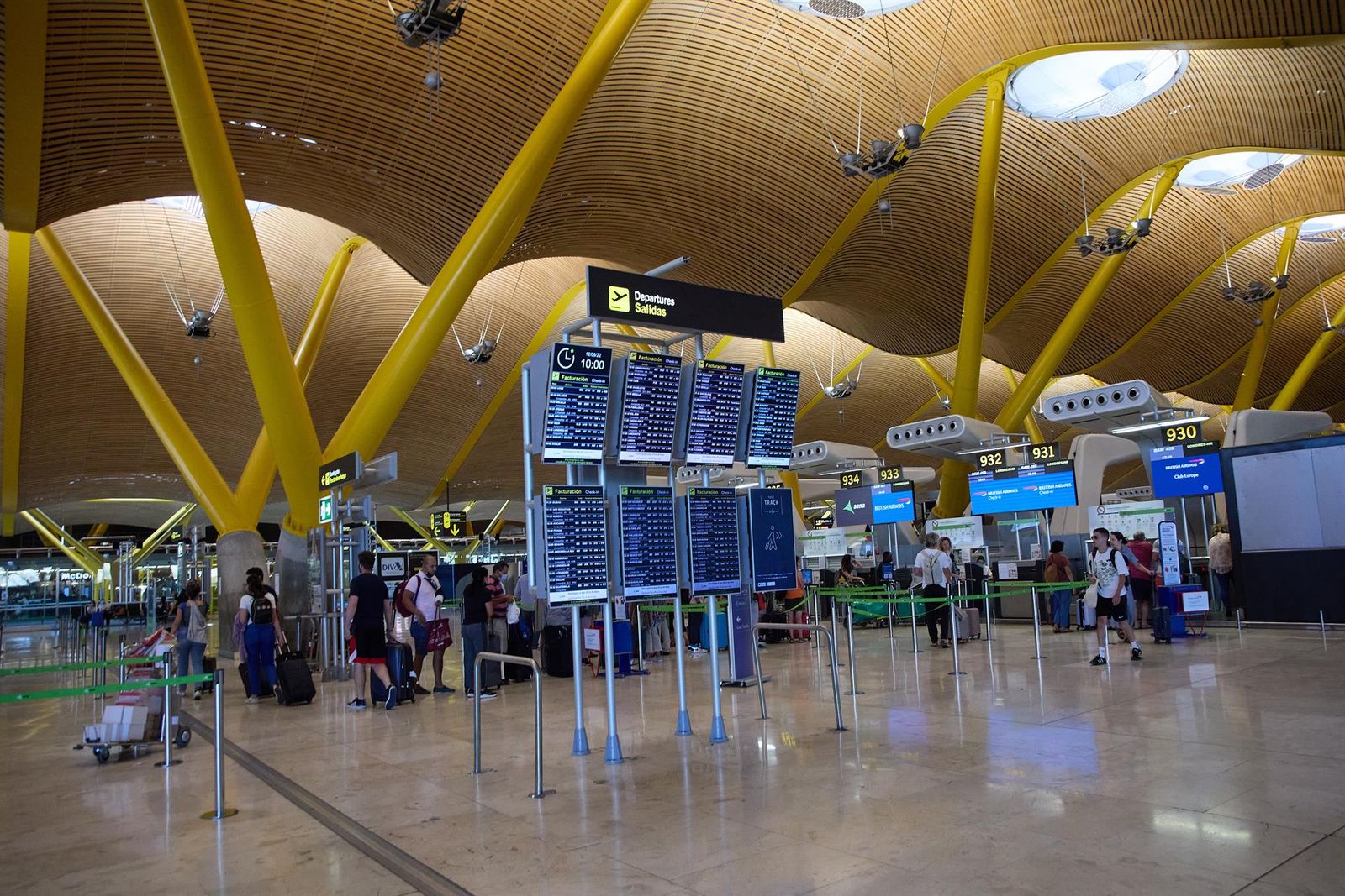 Interior del aeropuerto Adolfo Suárez Madrid Barajas, en Madrid (España).   Jesús Hellín   Europa Press   Archivo