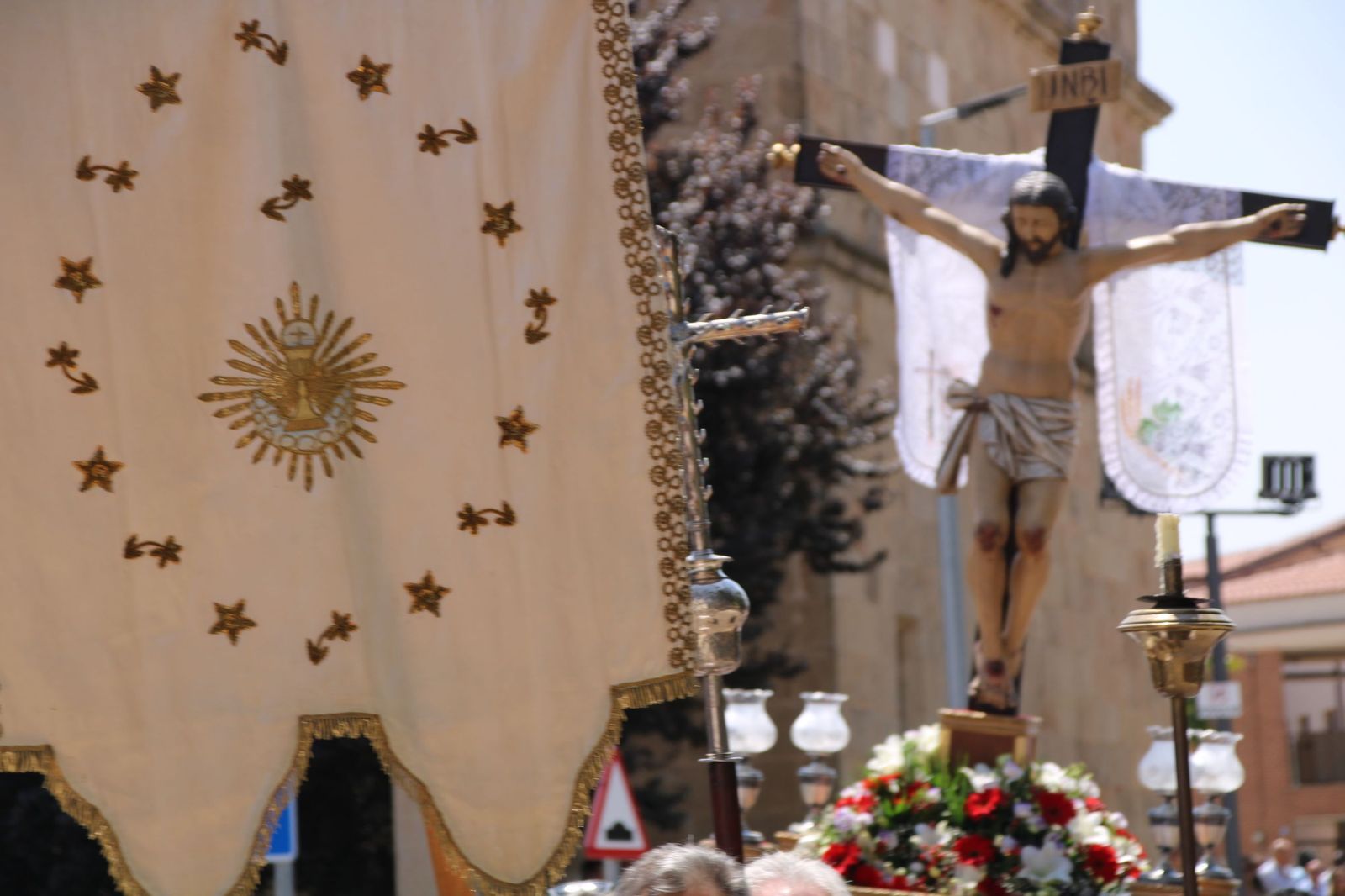 Procesión en honor al Cristo de las Batallas en Castellanos de Moriscos