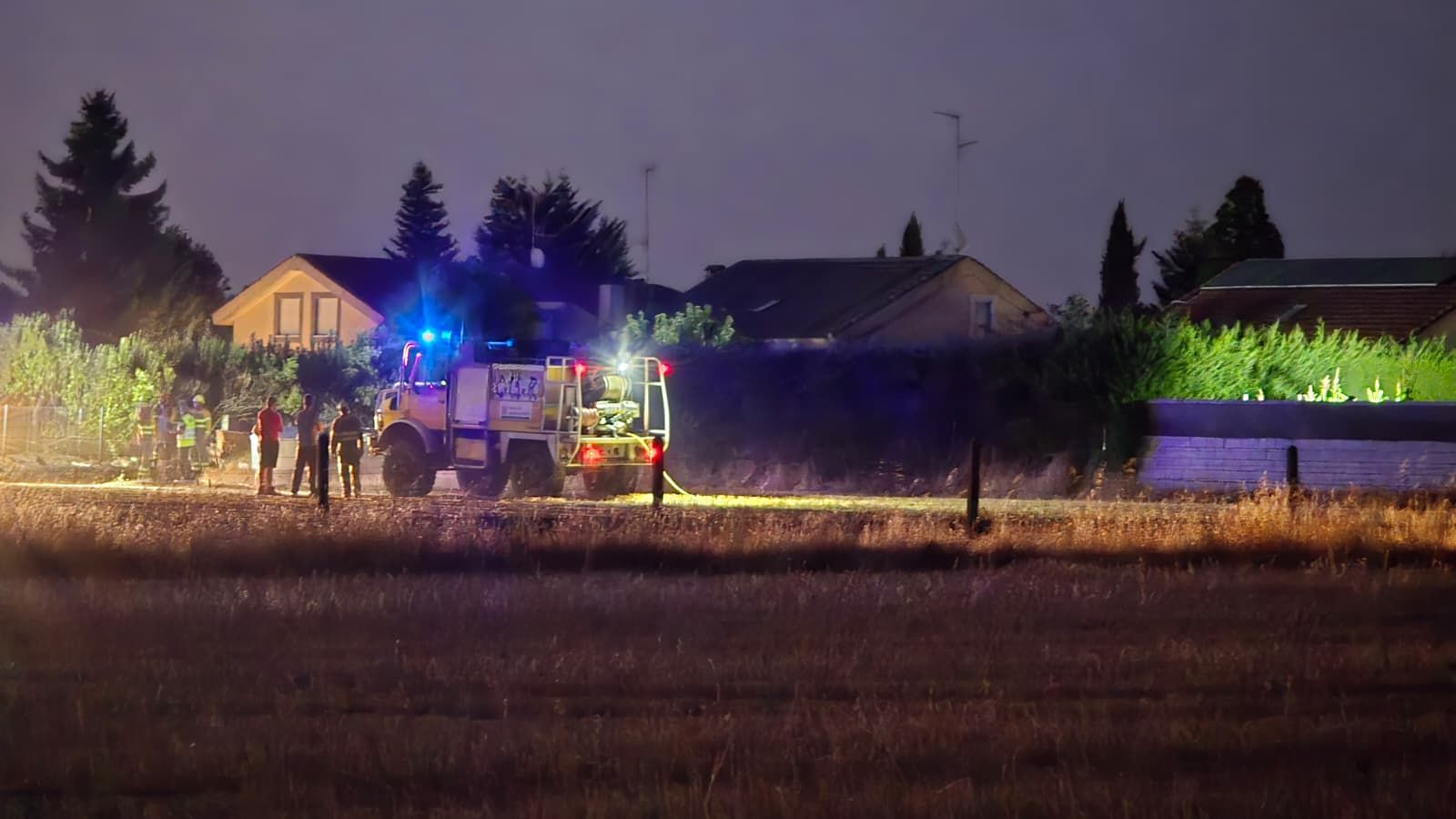 Declarado un incendio junto a la CL-510 en Terradillos que obliga a activar el nivel 2 de grave