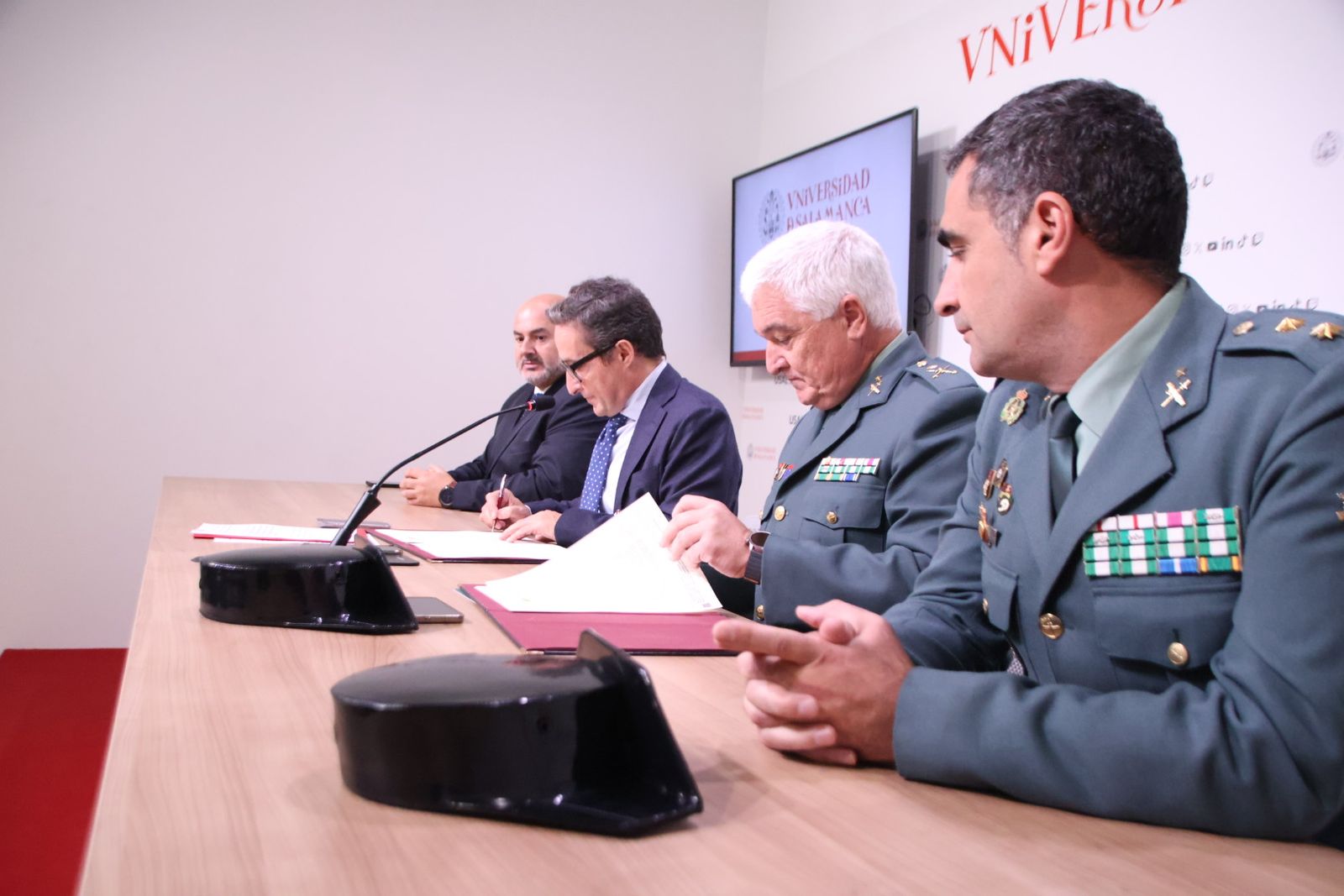 Firma de el protocolo general de actuación en materia de formación e investigación