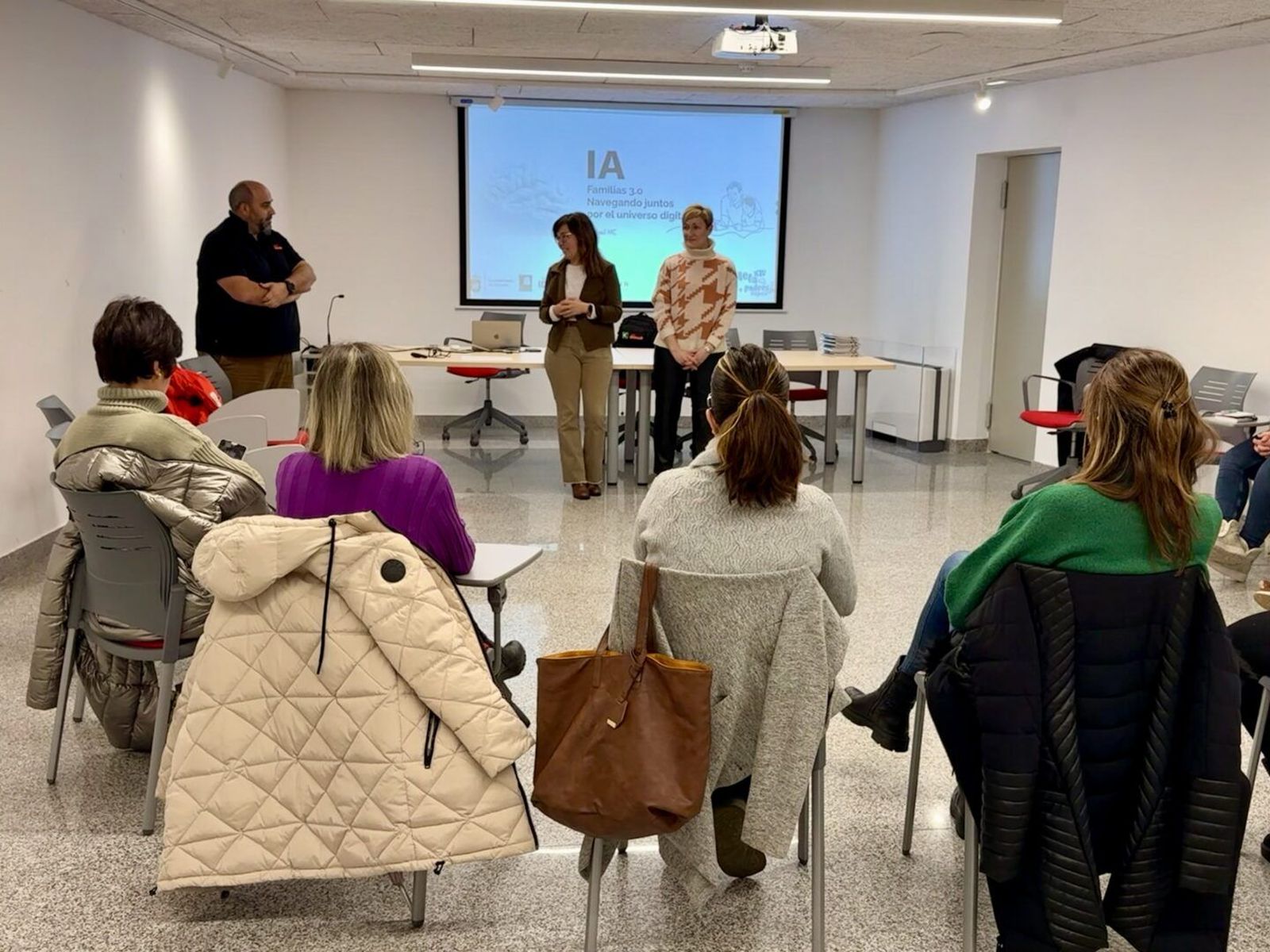 Comienza la XIV Escuela de Madres y Padres de Guijuelo