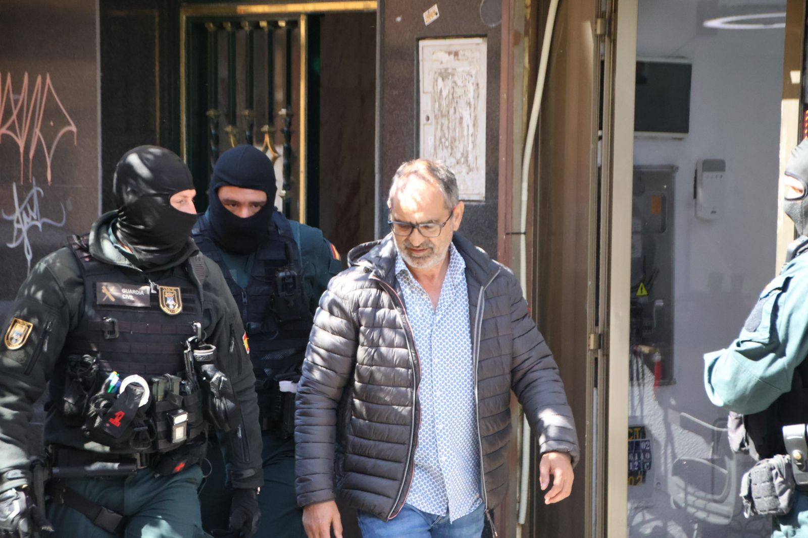 Detención del exalcalde de Trabanca en una redada de la Guardia Civil en la calle Alfonso de Castro