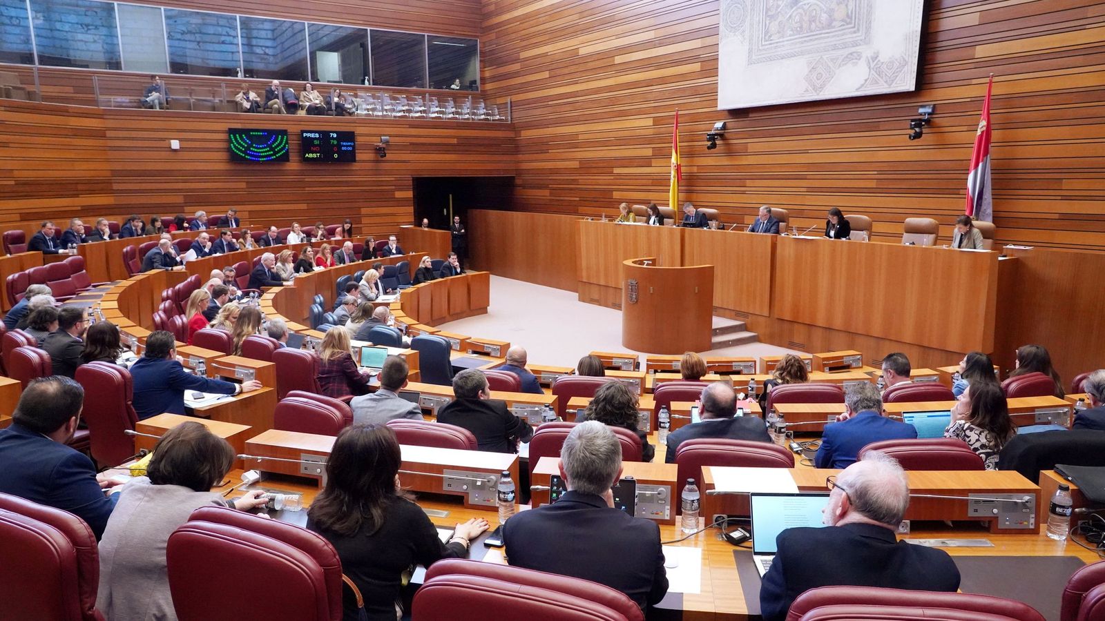Votación en la segunda sesión del pleno de las Cortes de Castilla y León.