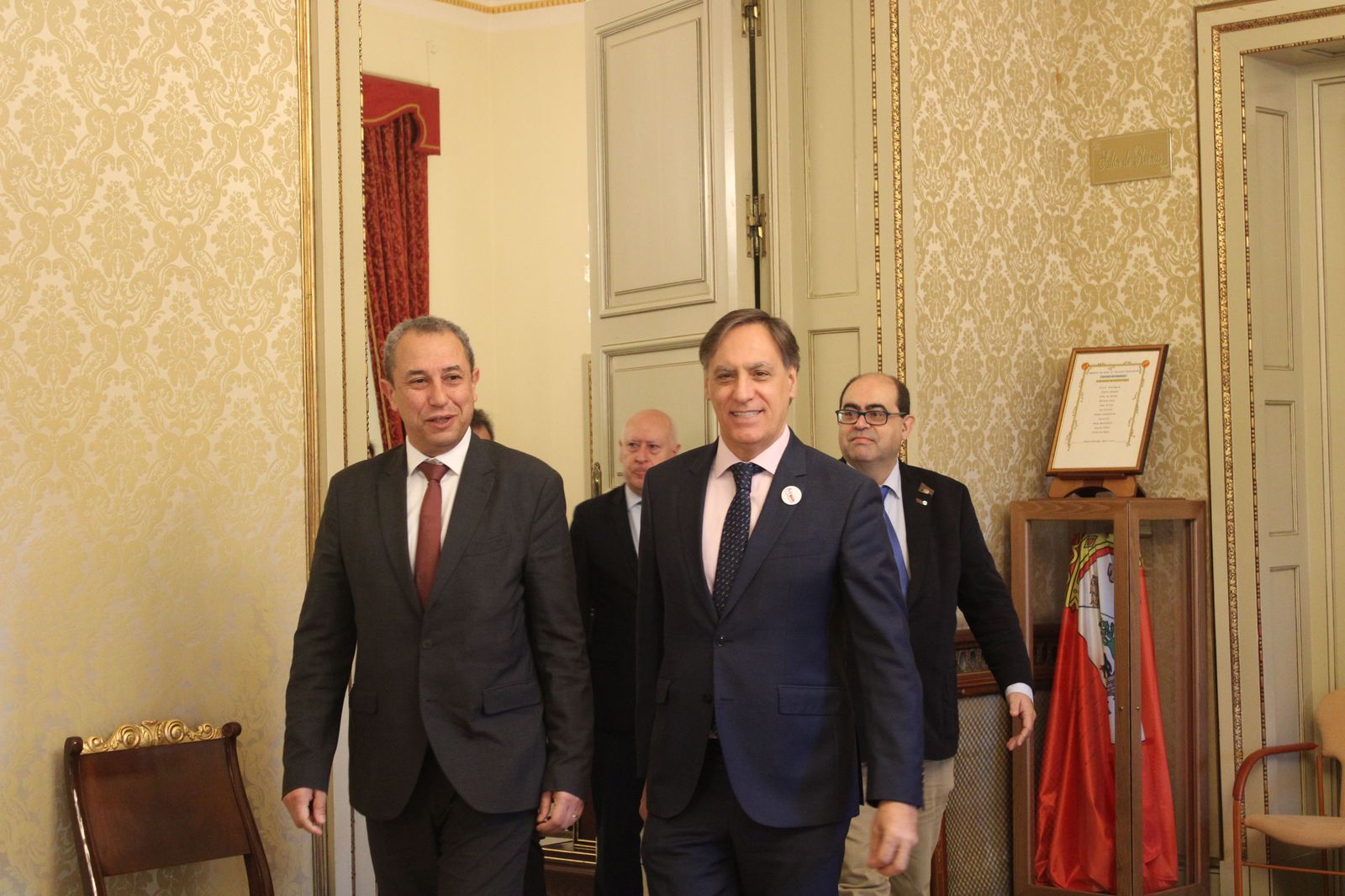 El alcalde de Salamanca y presidente de Zaldesa, Carlos García Carbayo, y el presidente del Consejo de Administración de la Autoridad del Puerto de Aveiro, Eduardo (8) el-alcalde-de-salamanca-y-presidente-de-zaldesa-carlos-garcia-carbayo-y-el-presidente-del-consejo-de-administracion-de-la-autoridad-del-puerto-de-aveiro-eduardo-8