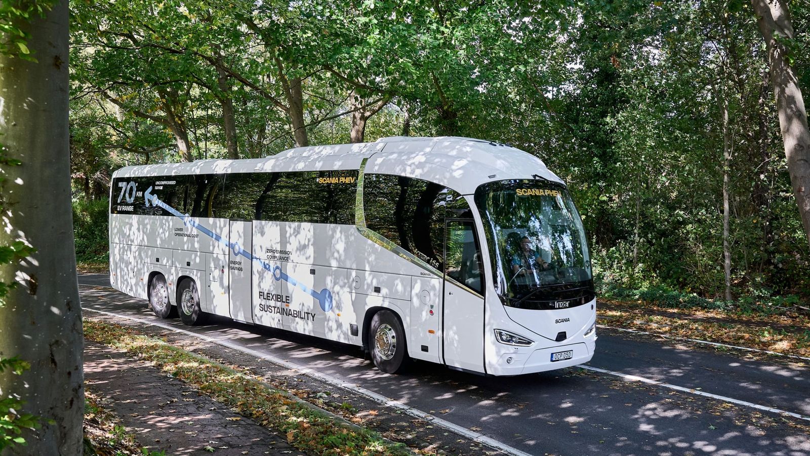 Autobús de Avanza híbrido enchufable