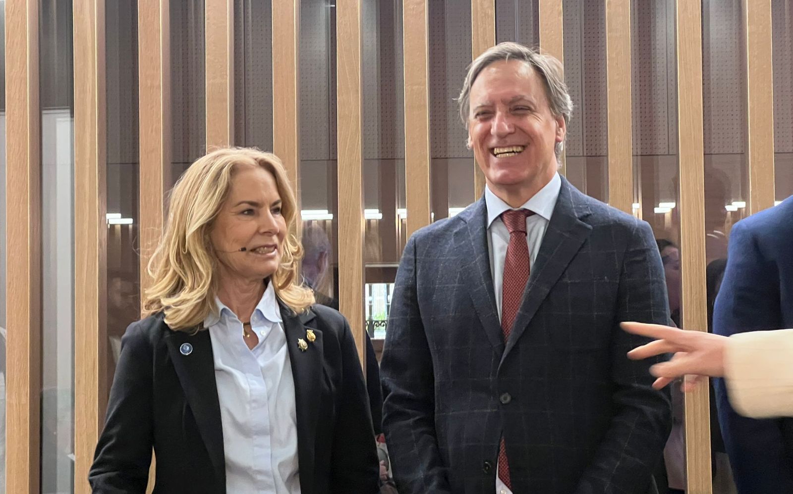 Theresa Zabell y Carlos García Carbayo