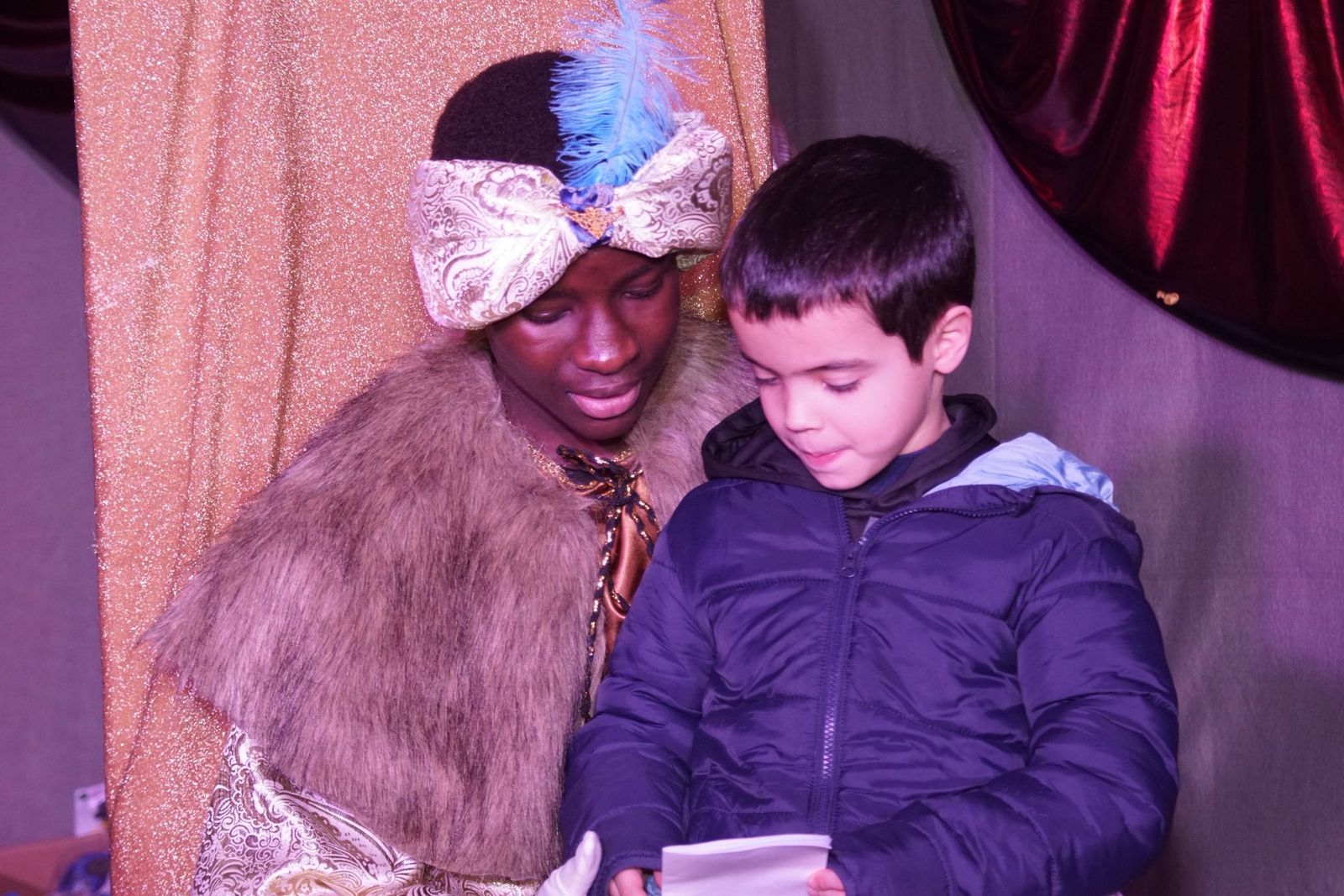 Los Reyes Magos reciben las cartas de los niños de El Encinar