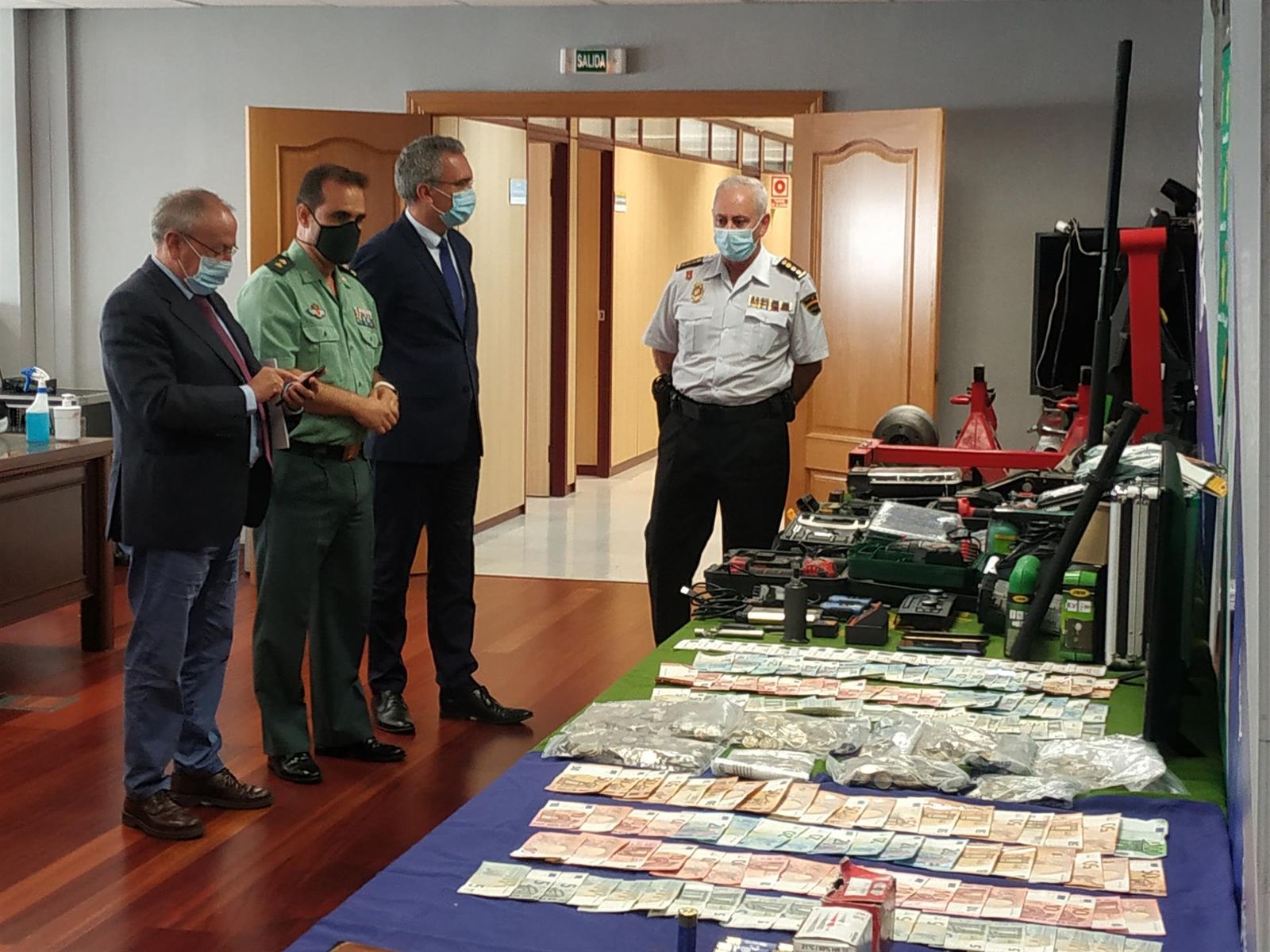 Un instante de la rueda de prensa EP