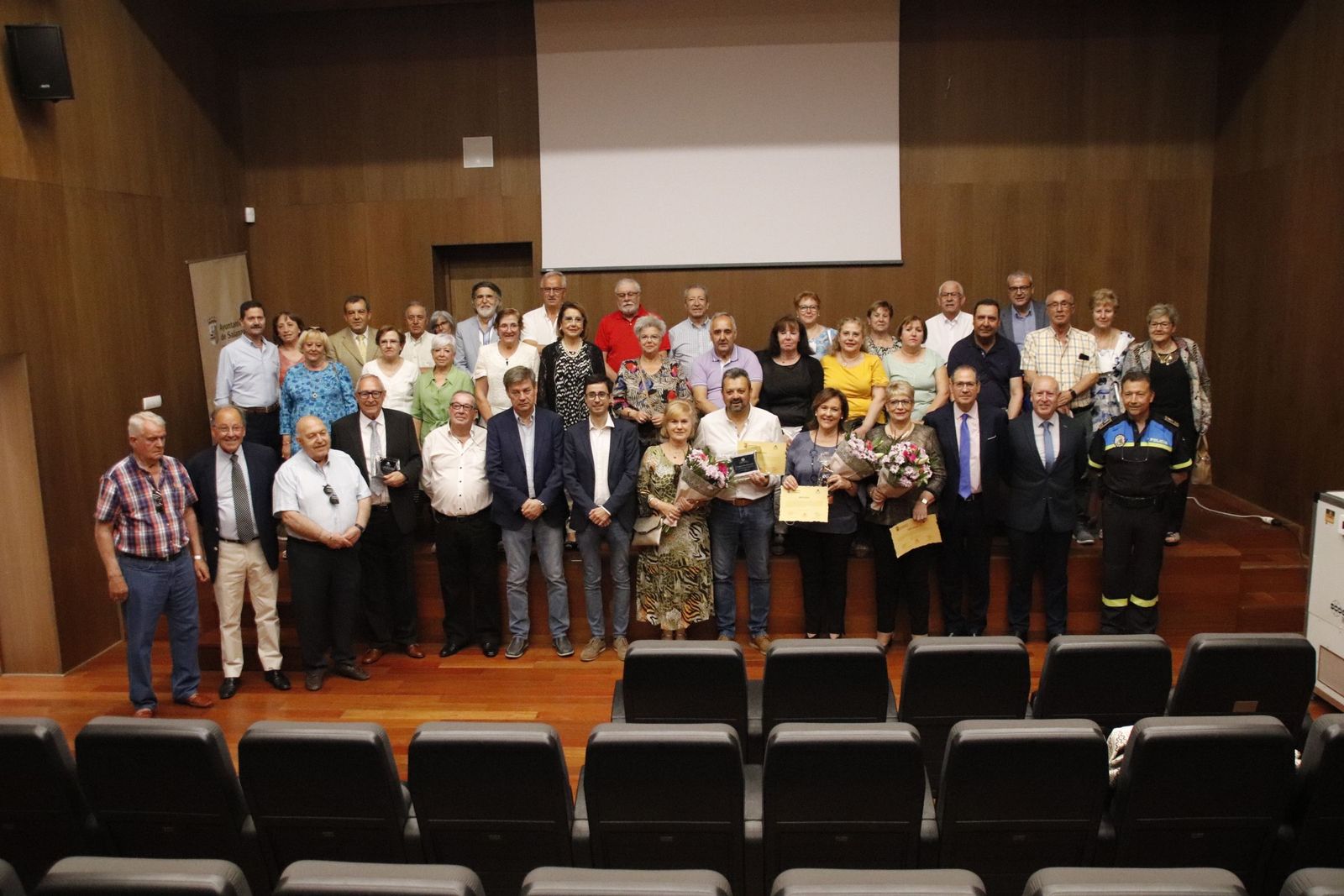 Entrega de placas conmemorativas a policías jubilados