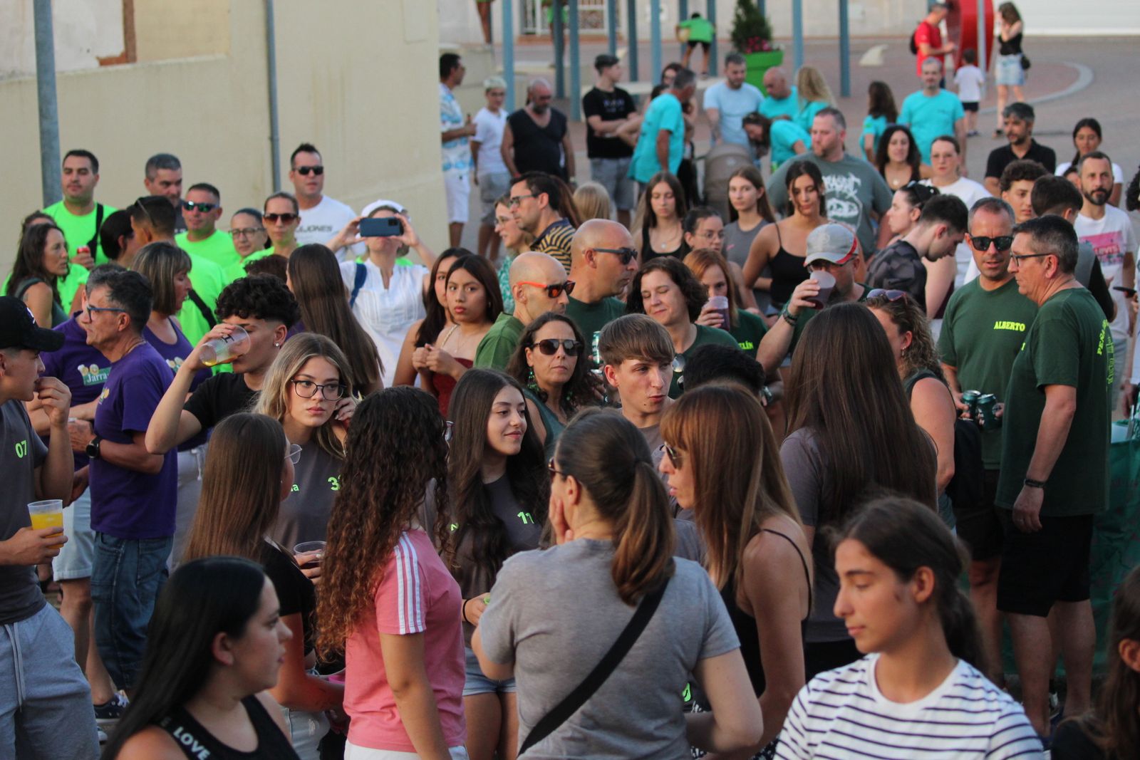 Doñinos de Salamanca. Pregón a cargo de la Asociación Noonan con Celia Vega Cepriá. Acto amenizado con sangría y la charanga El bombazo.