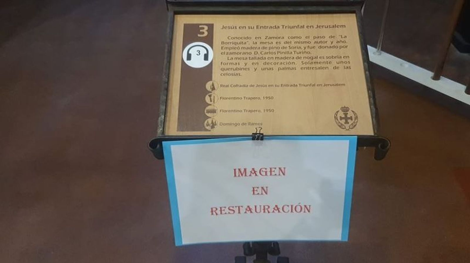 Cartel que anuncia la restauración de La Borriquita