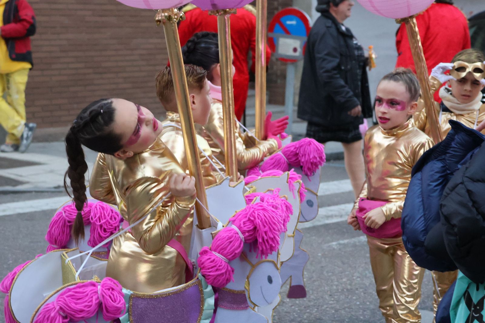 GALERÍA | Segundo desfile, mismo entusiasmo: Zamora se vuelve a disfrazar de Carnaval