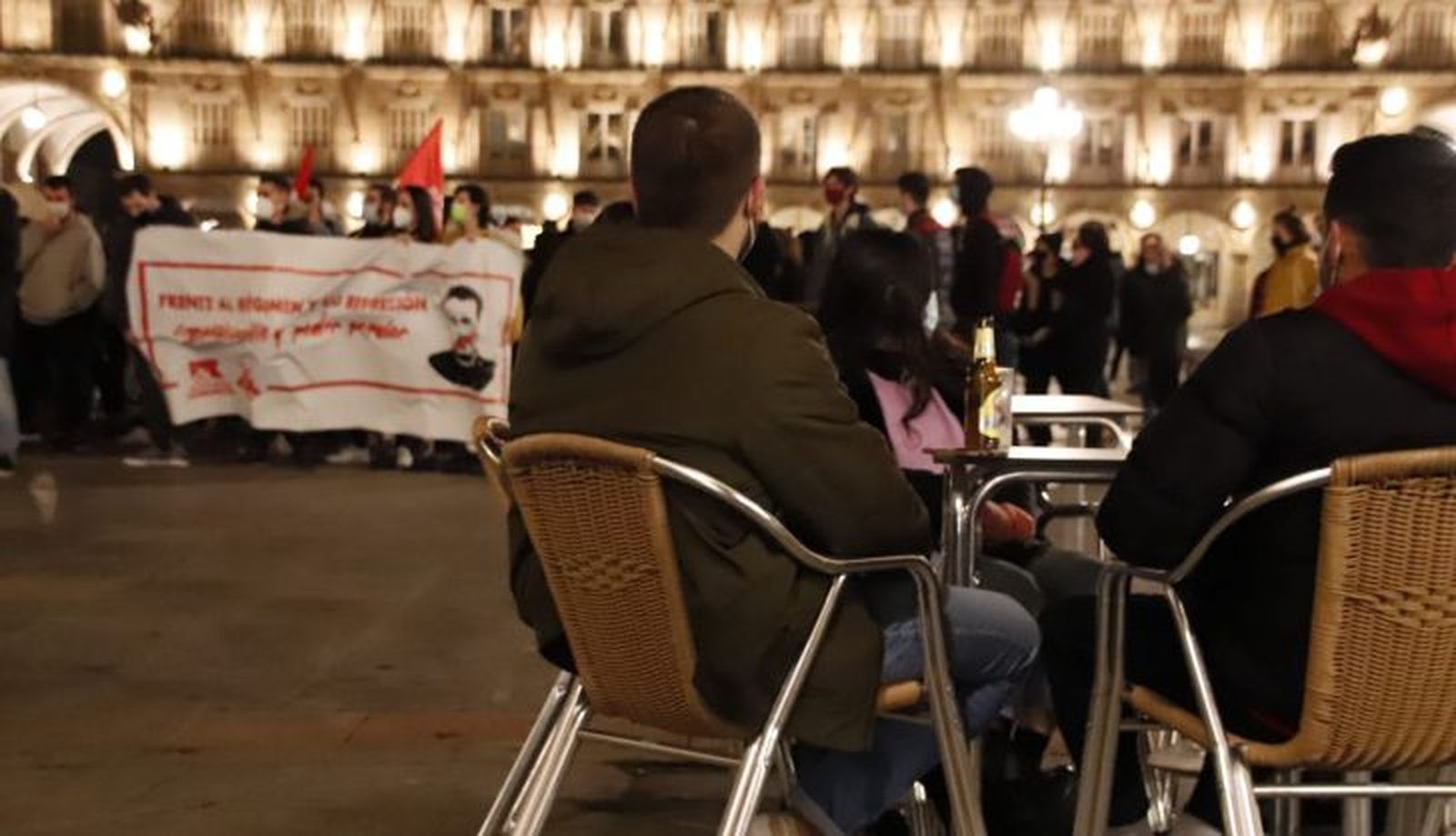 Manifestación en la Plaza Mayor de Salamanca en protesta por el encarcelamiento del rapero Pablo Hasel (3)