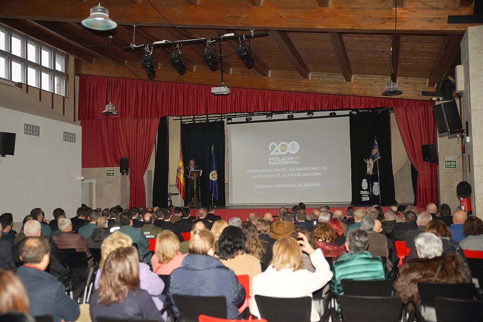 GALERÍA | Revive en imágenes el homenaje a la Policía Nacional en Alcañices