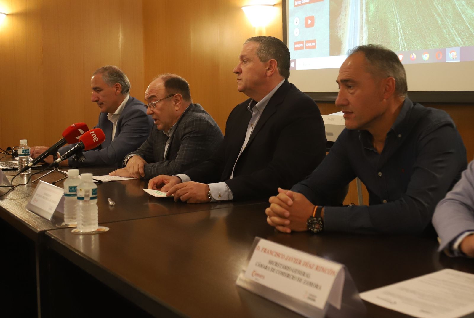 Un instante de la rueda de prensa