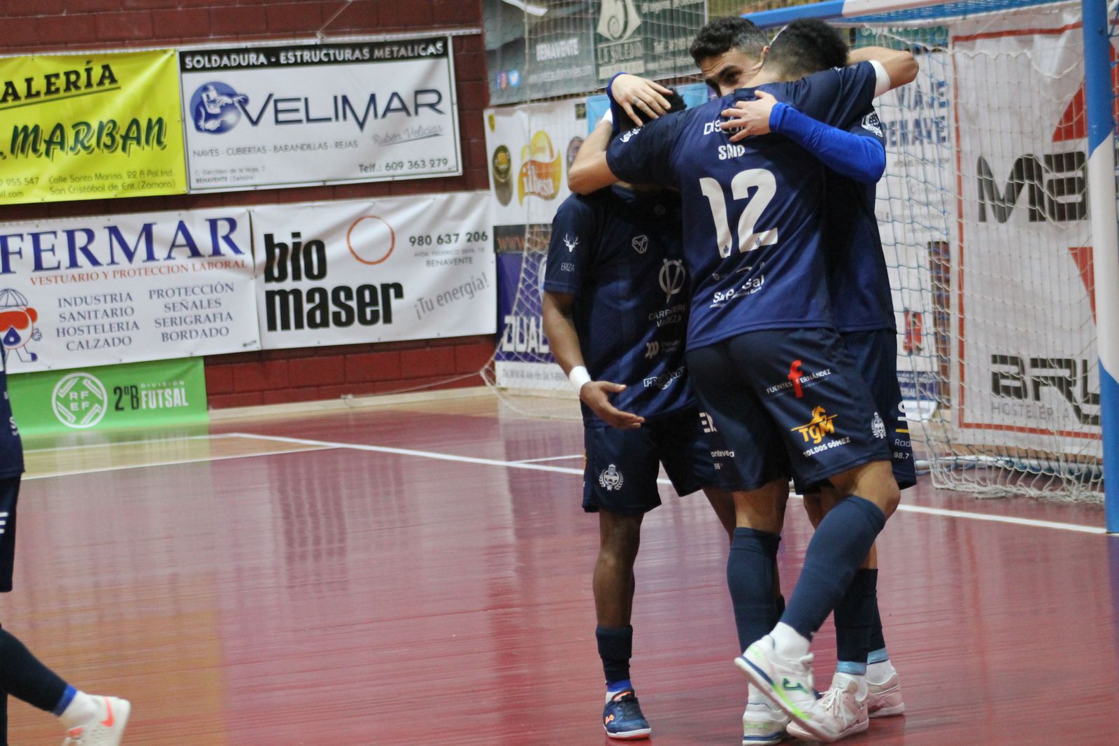El Leis Pontevedra celebra un gol en La Rosaleda frente al Atlético Benavente