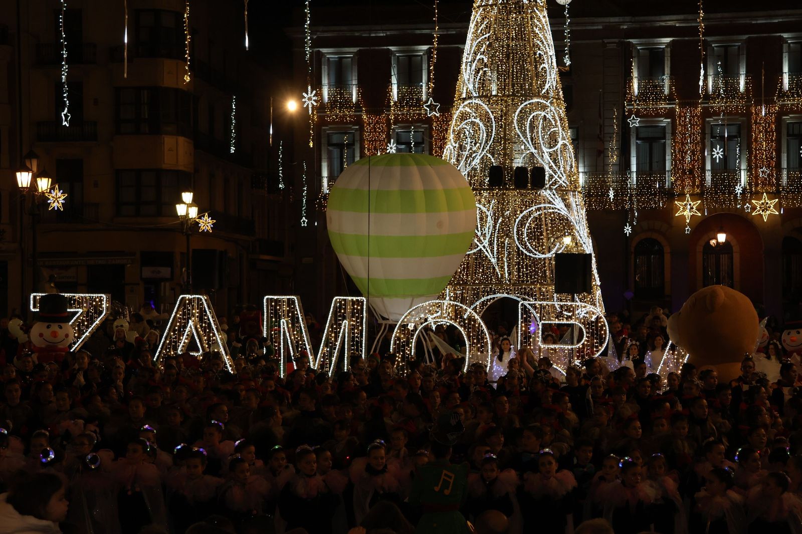 GALERÍA | El animado pasacalles de Escena por el centro de Zamora, en imágenes